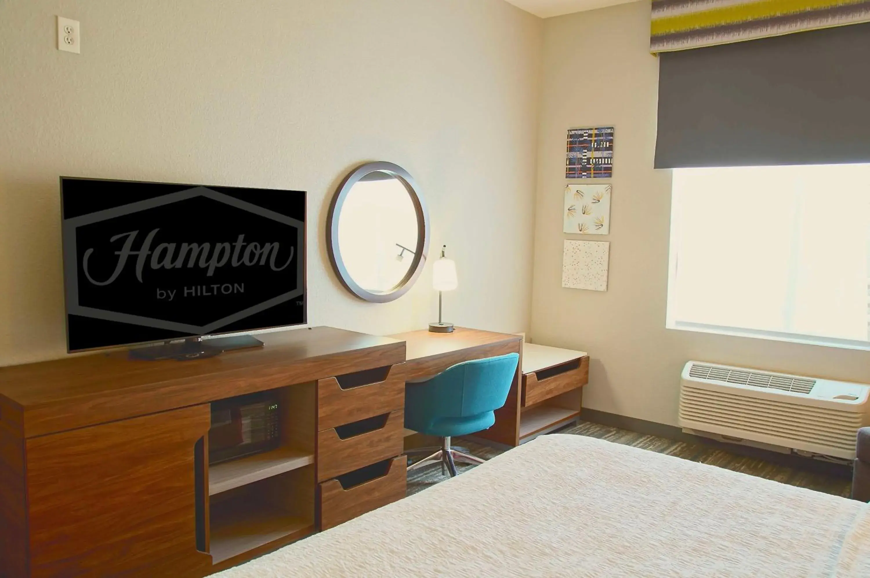 King Studio Suite - Mobility Access/Non-Smoking in Hampton Inn & Suites Cathedral City King Studio Suite - Mobility Access/Non-Smoking in Hampton Inn & Suites Cathedral City