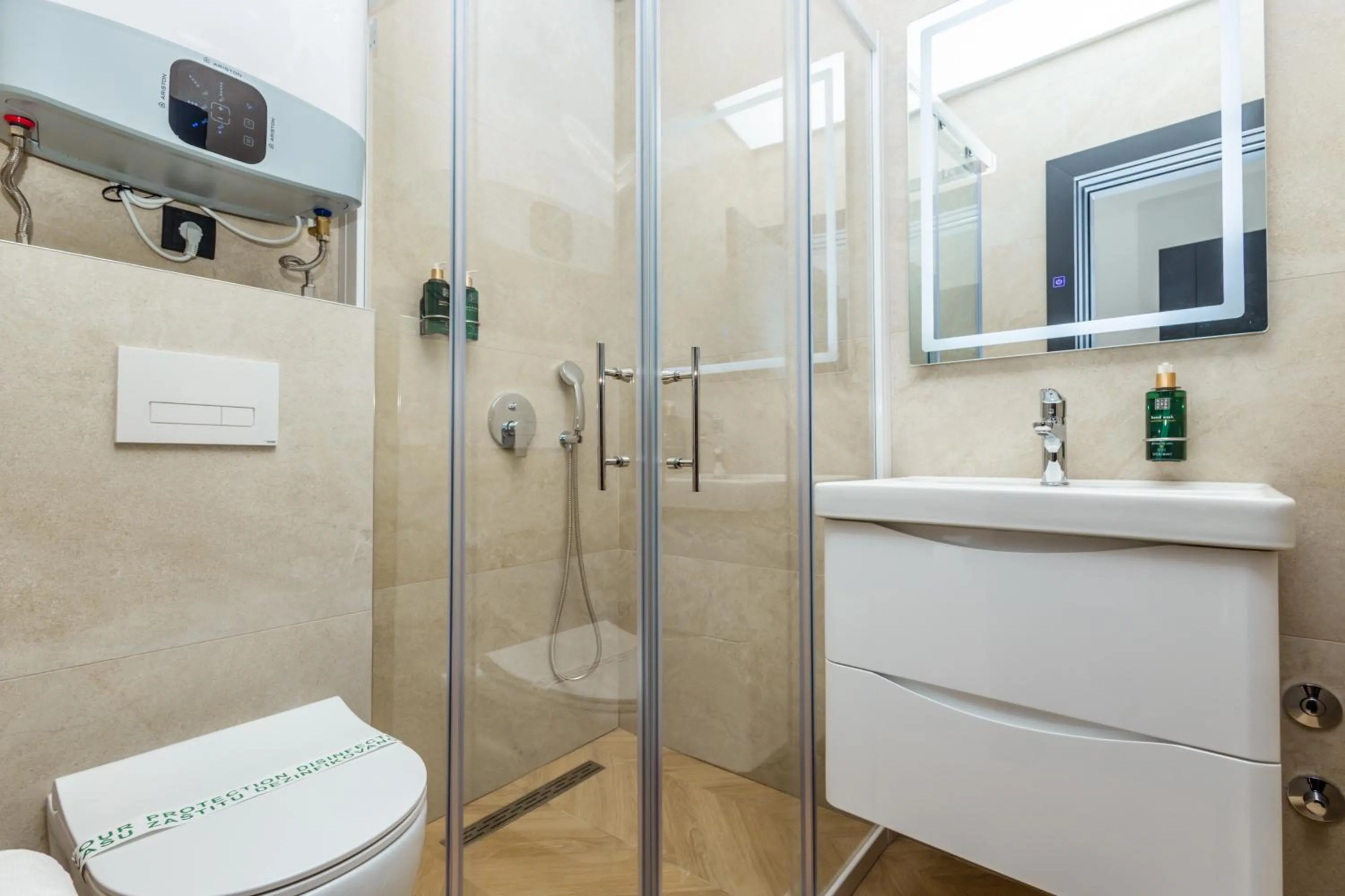 Bathroom in Continental Hotel