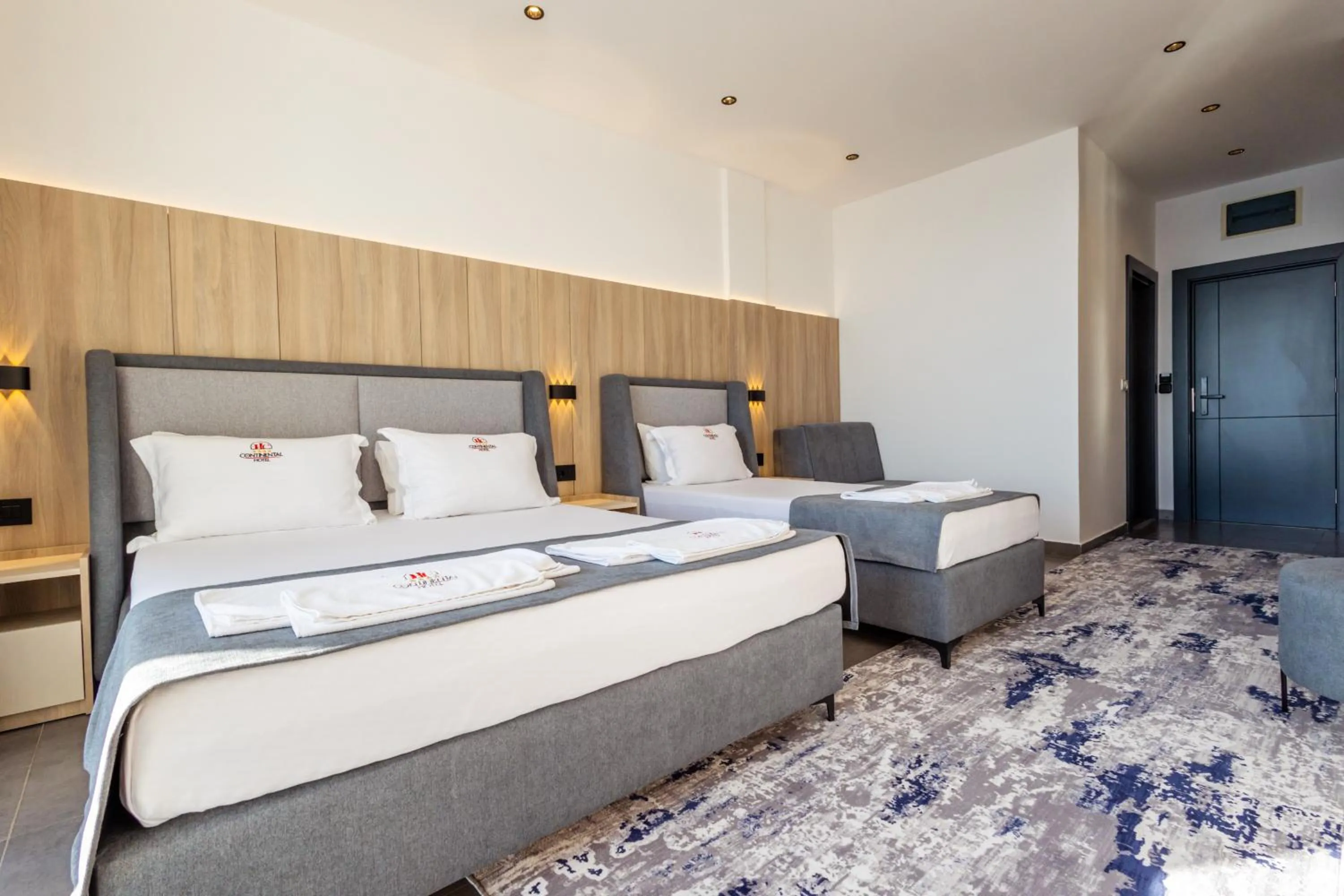 Bedroom, Bed in Continental Hotel