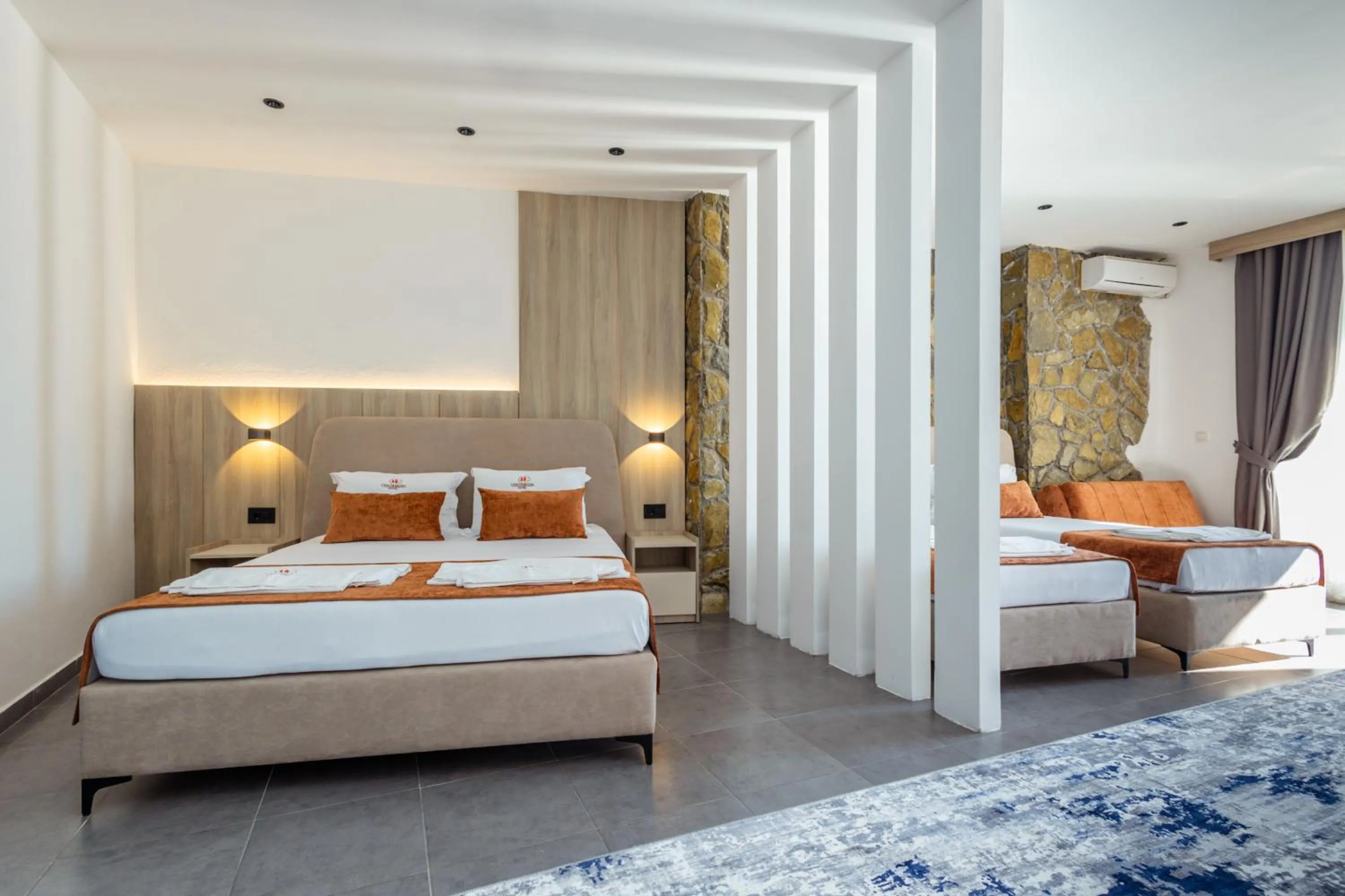 Photo of the whole room, Bed in Continental Hotel