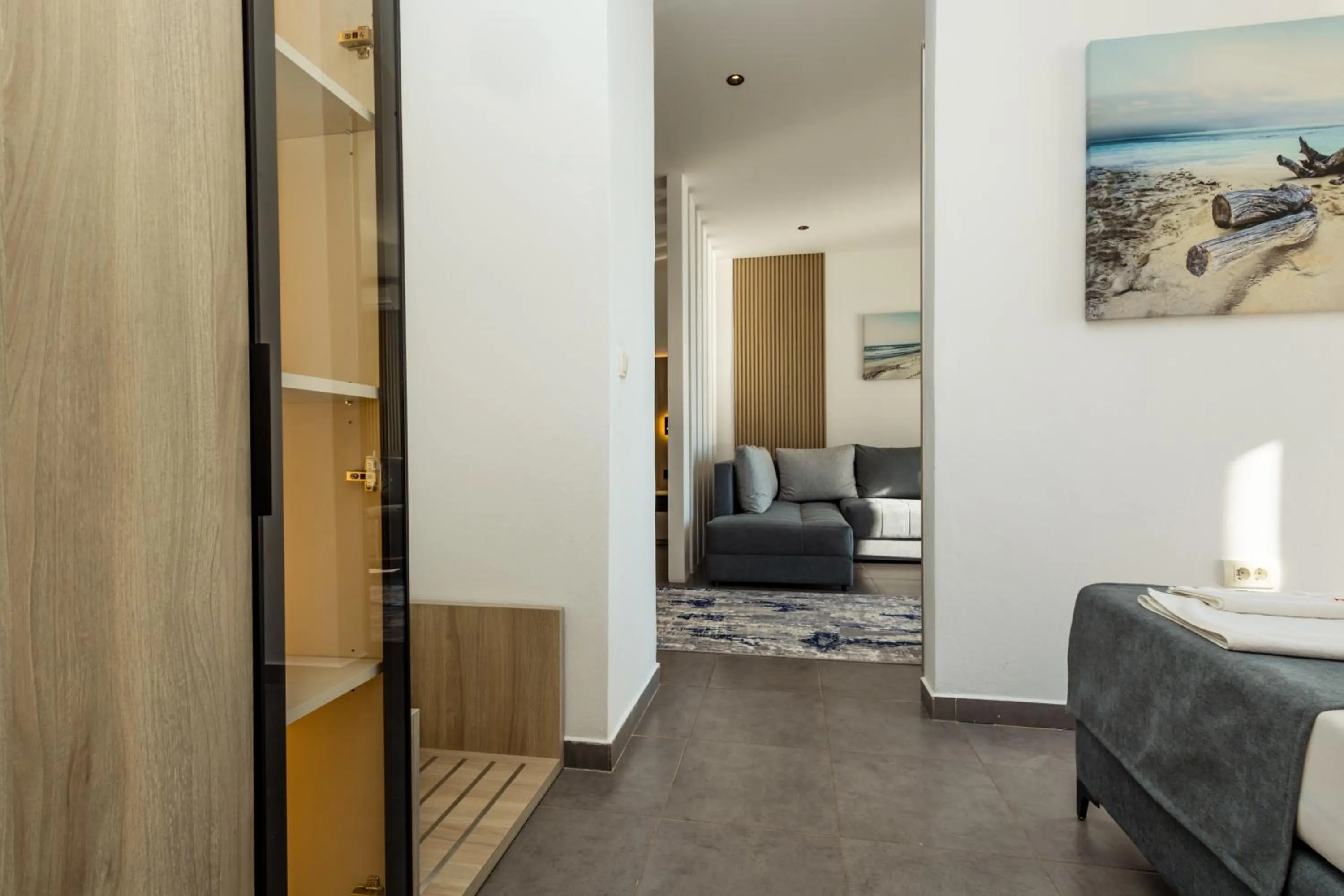 Area and facilities in Continental Hotel