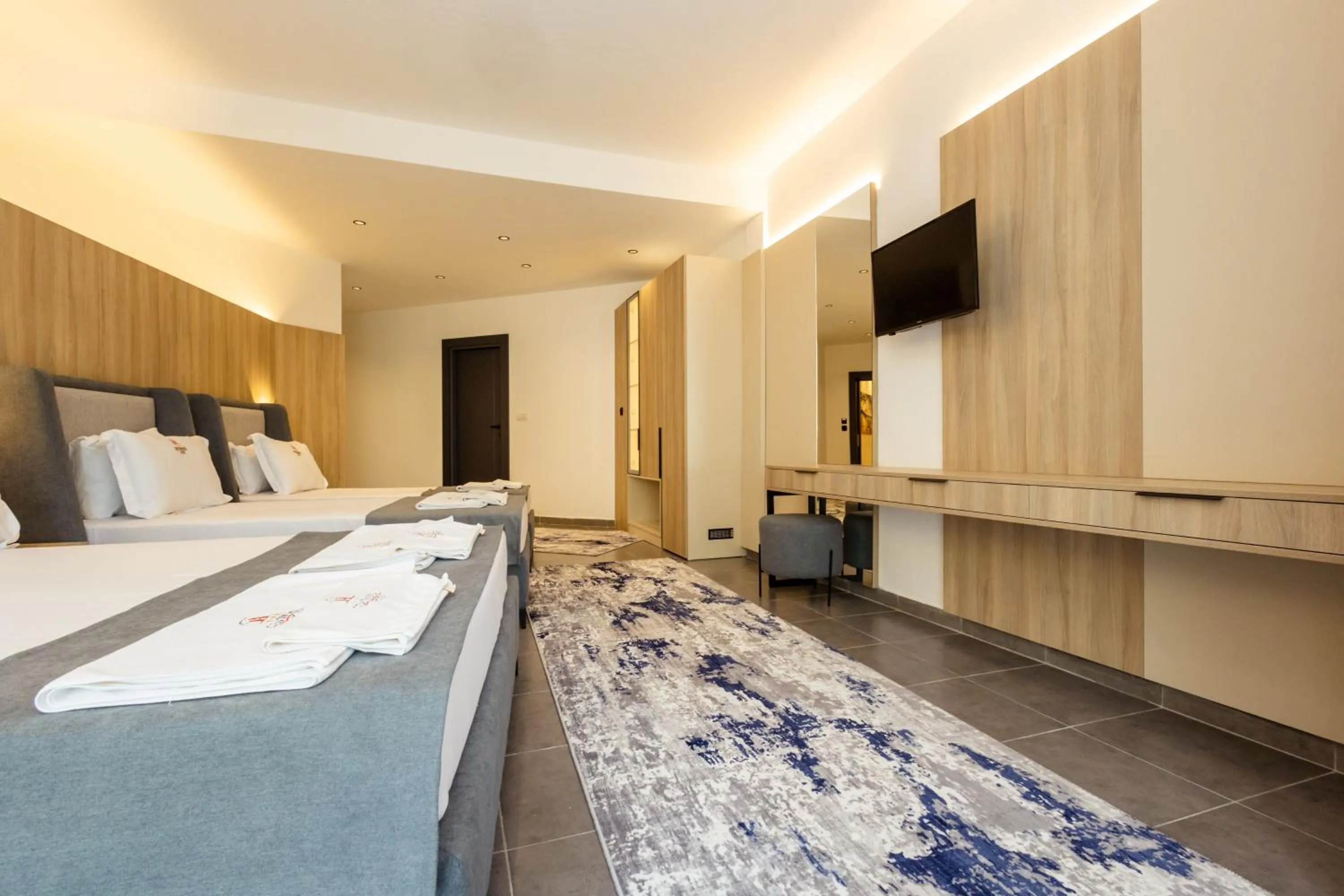 Photo of the whole room, Bed in Continental Hotel