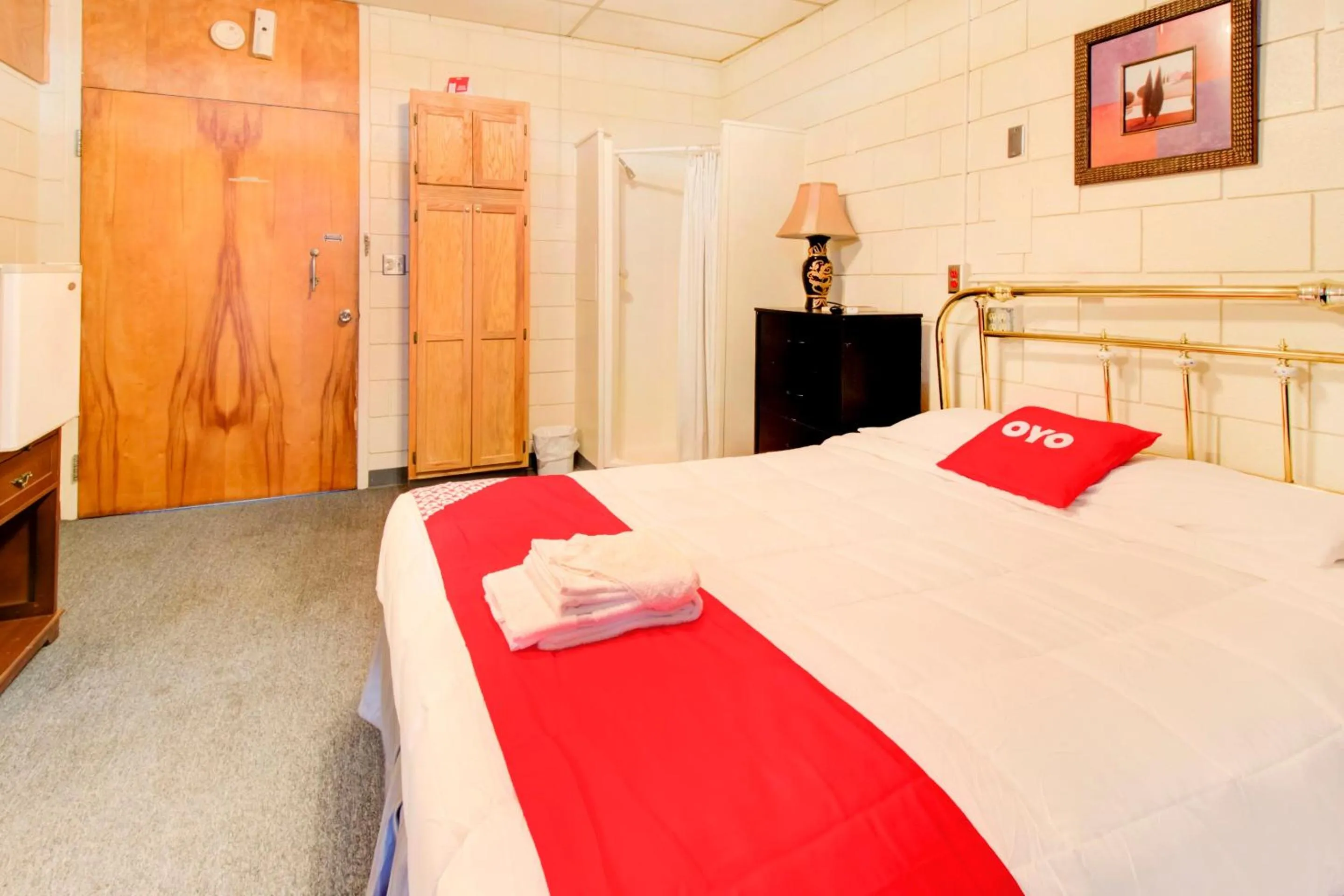 Bedroom in OYO Hotel Drumright I-44 OK