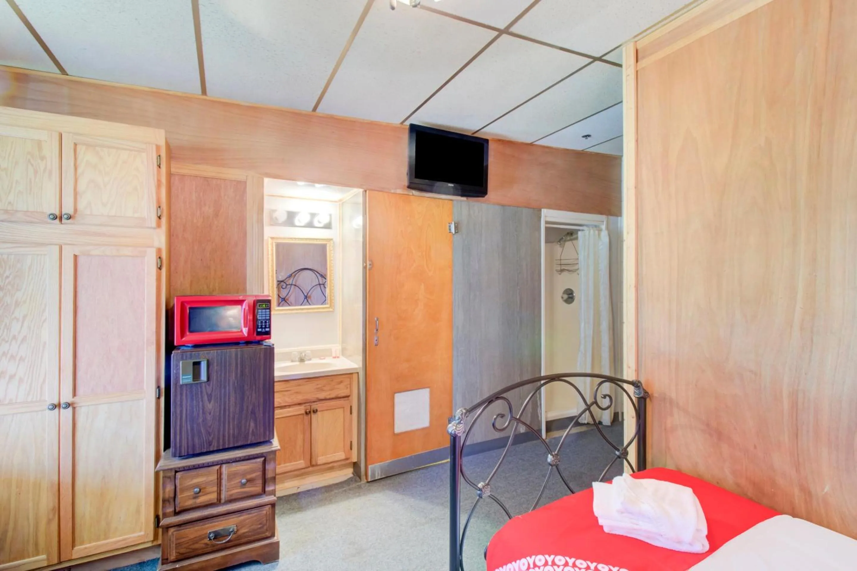 Bedroom in OYO Hotel Drumright I-44 OK