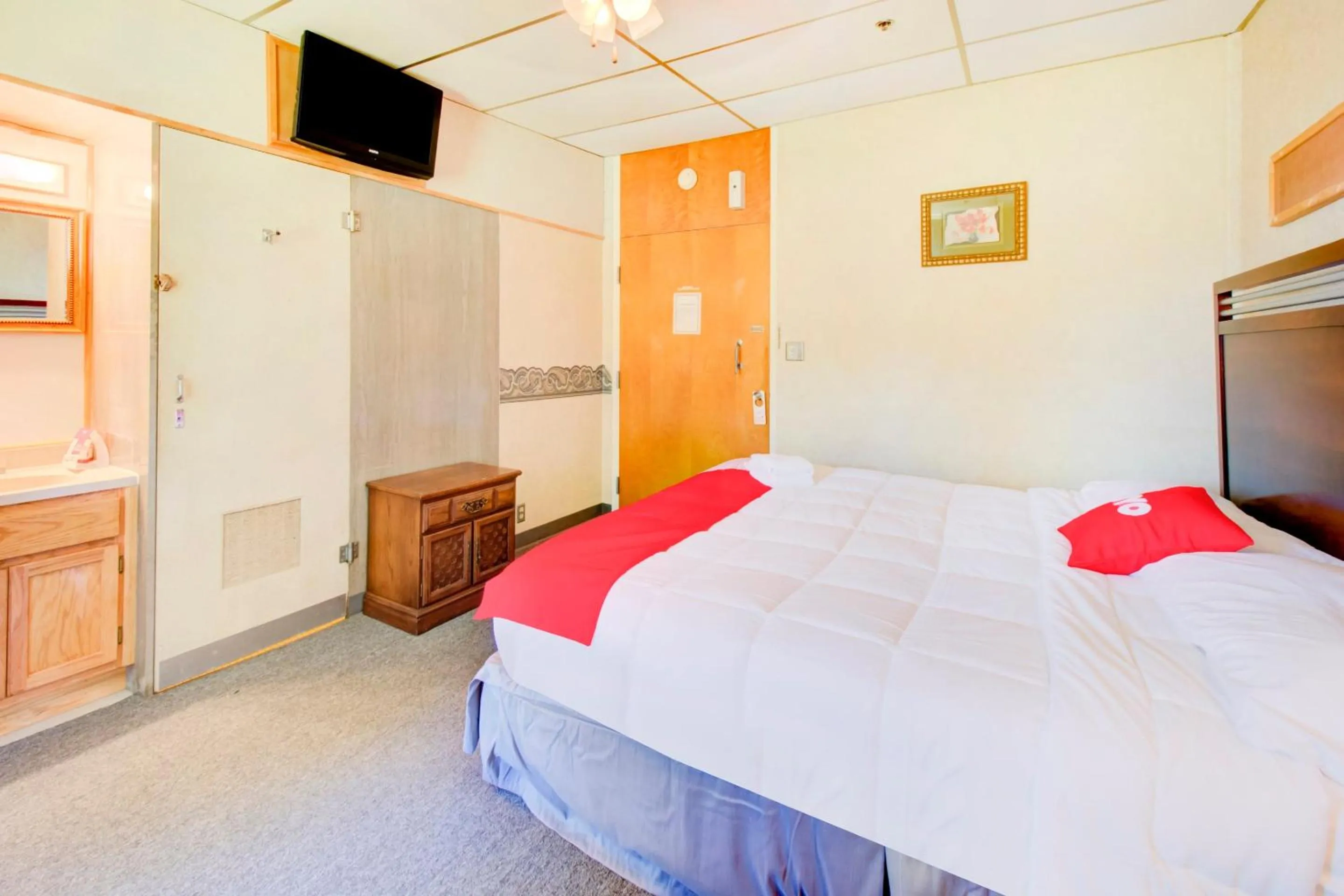 Bedroom in OYO Hotel Drumright I-44 OK