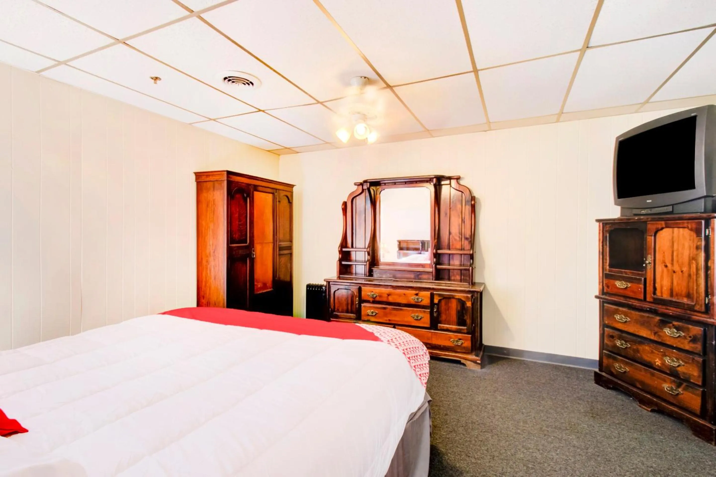 Bedroom in OYO Hotel Drumright I-44 OK