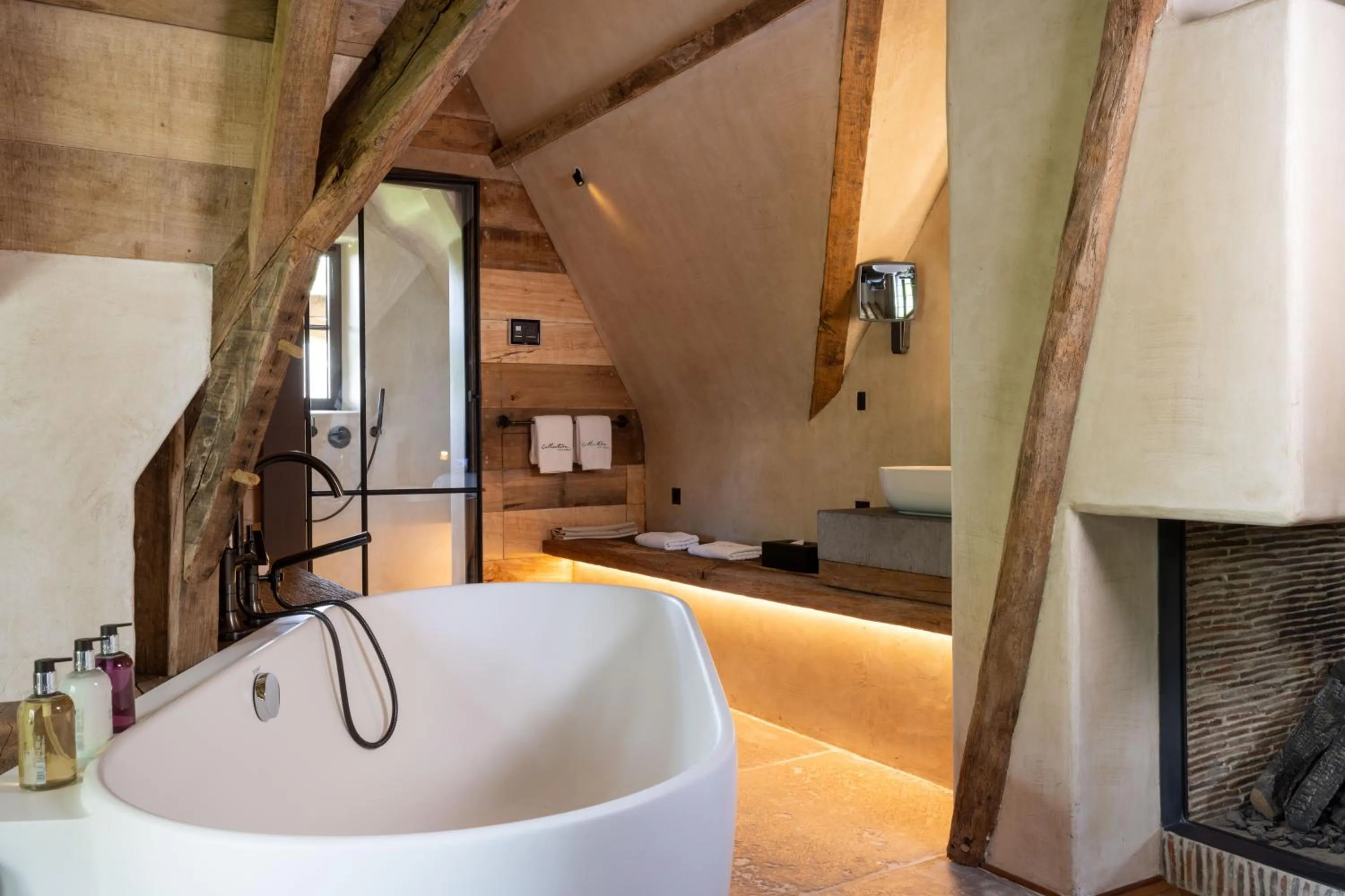 Shower in La Ferme Saint Simeon Hotel & Spa - Relais & Chateaux