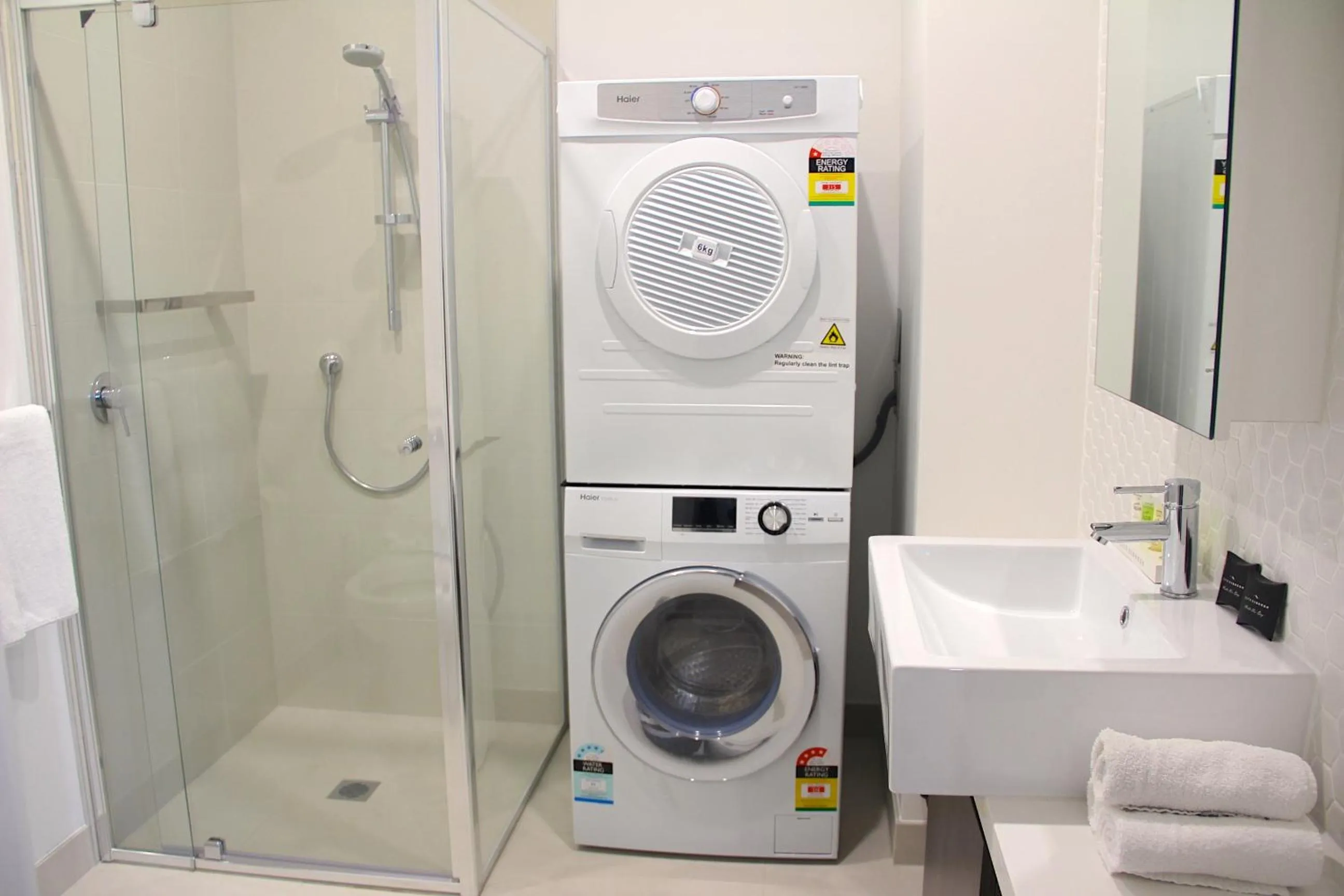 Shower in Whitehorse Apartments Hotel