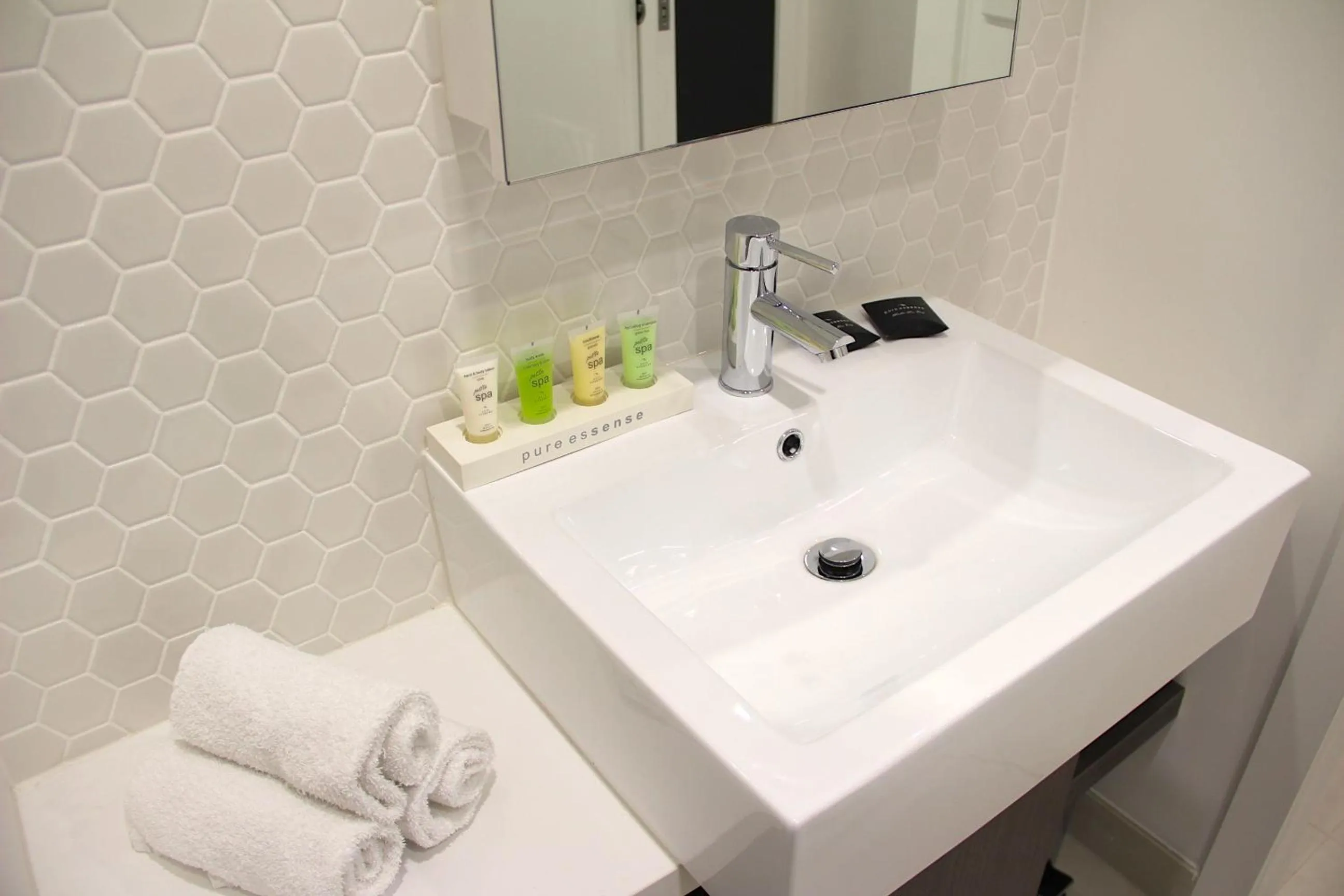 Bathroom in Whitehorse Apartments Hotel