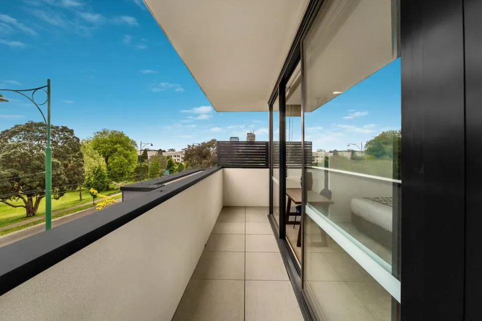 Balcony/Terrace in Whitehorse Apartments Hotel