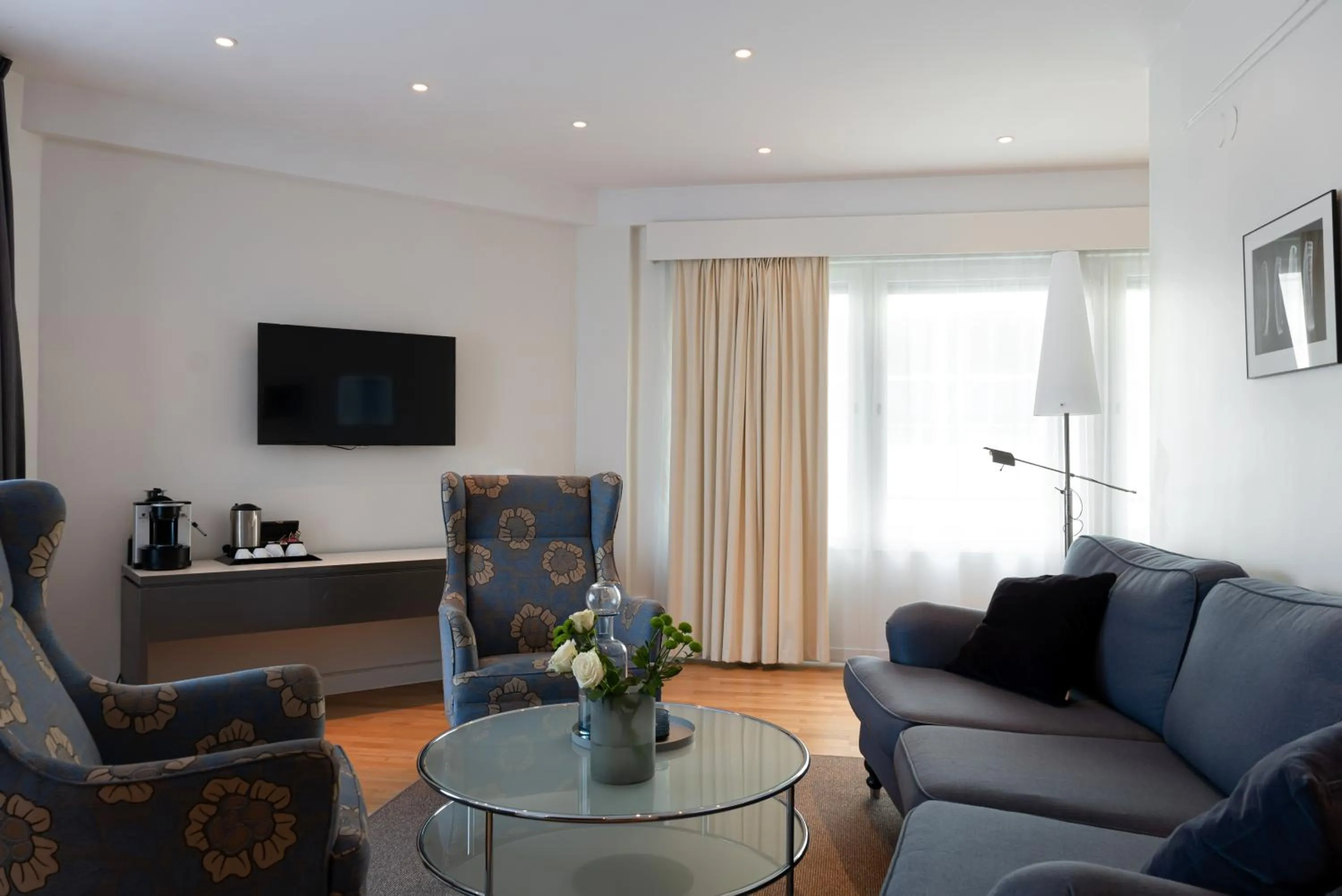 Living room in Elite Hotel Marina Plaza