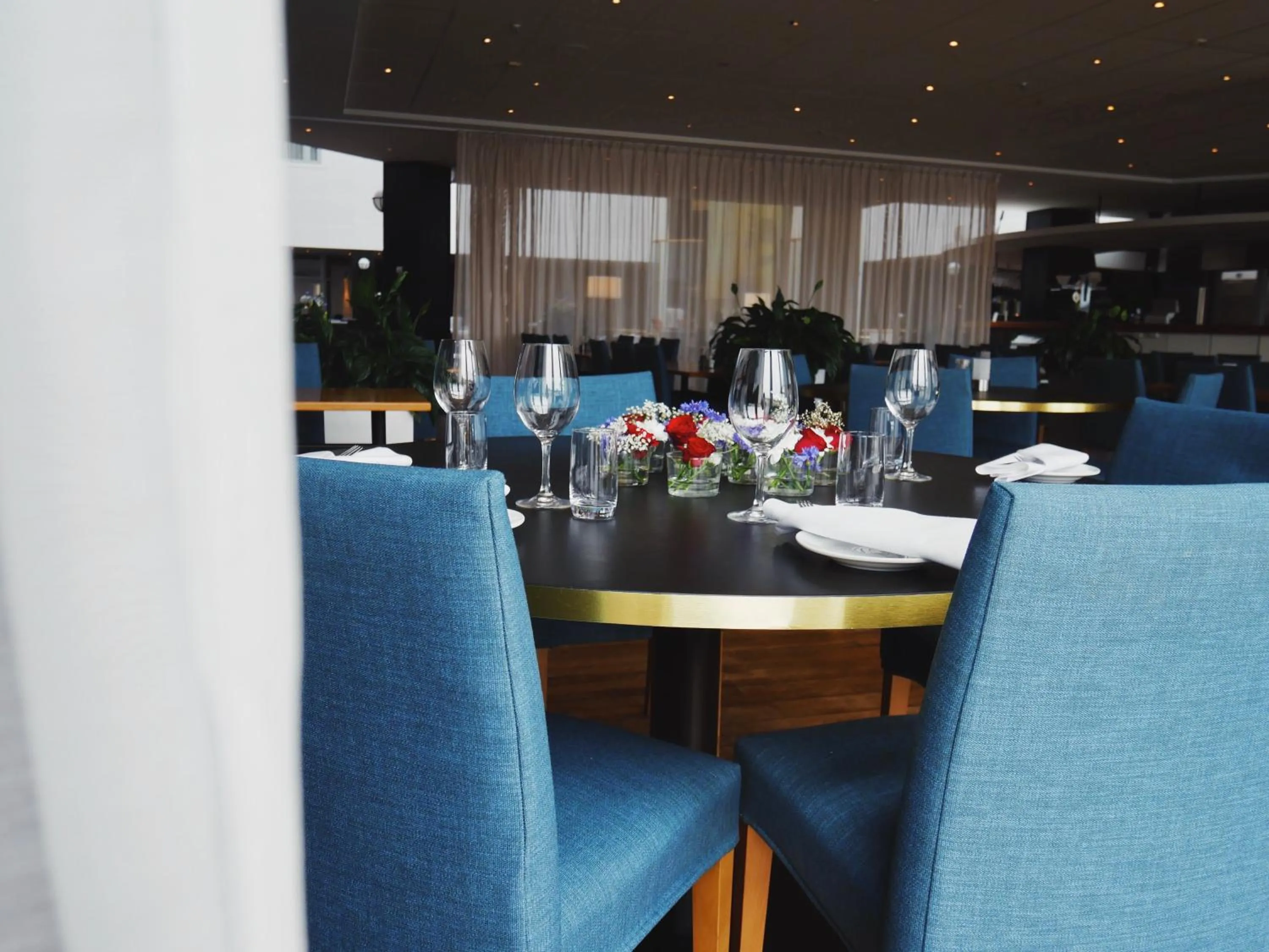 Restaurant/places to eat in Elite Hotel Marina Plaza