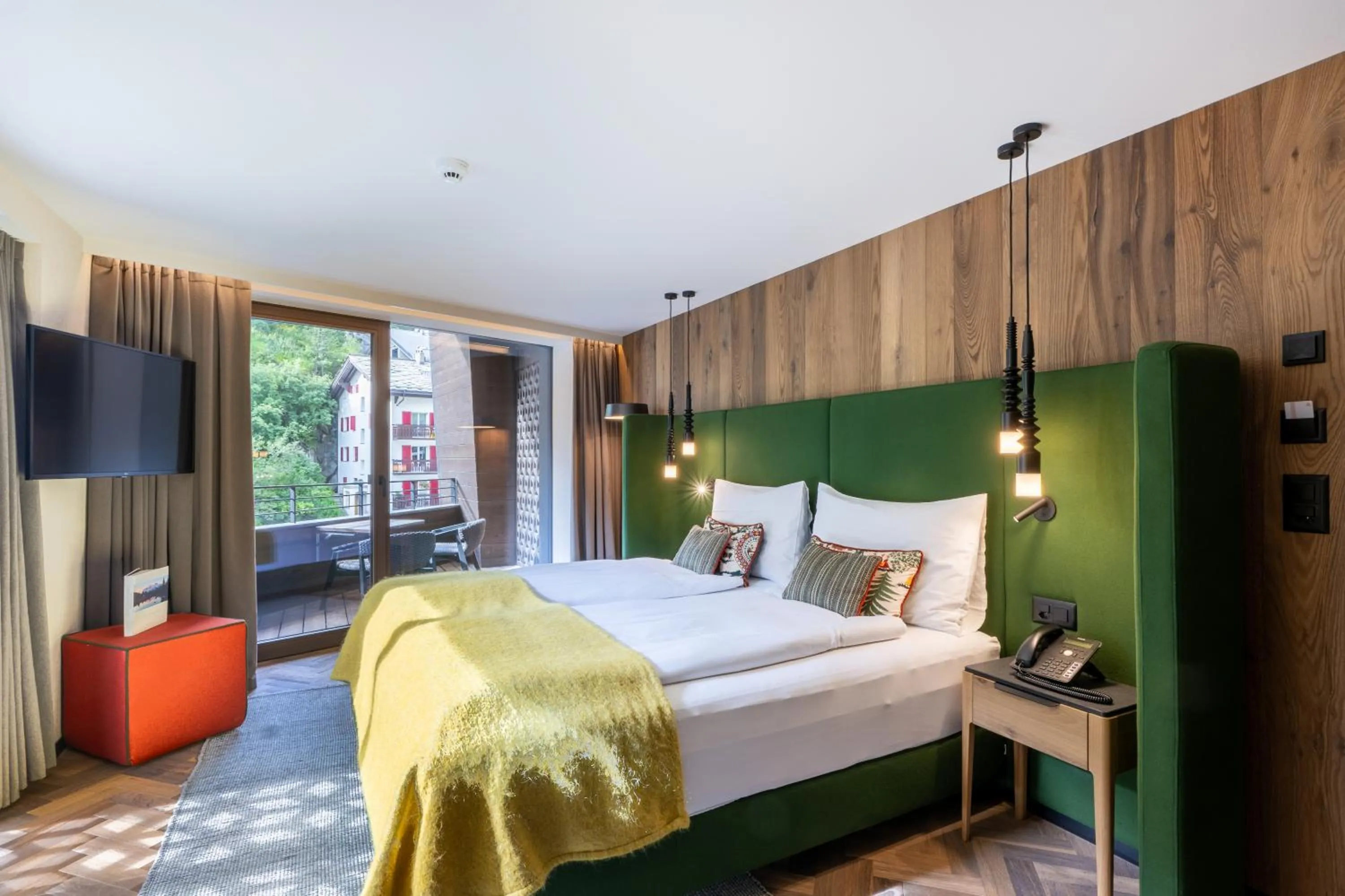 Photo of the whole room, Bed in Hotel ZERMAMA Zermatt