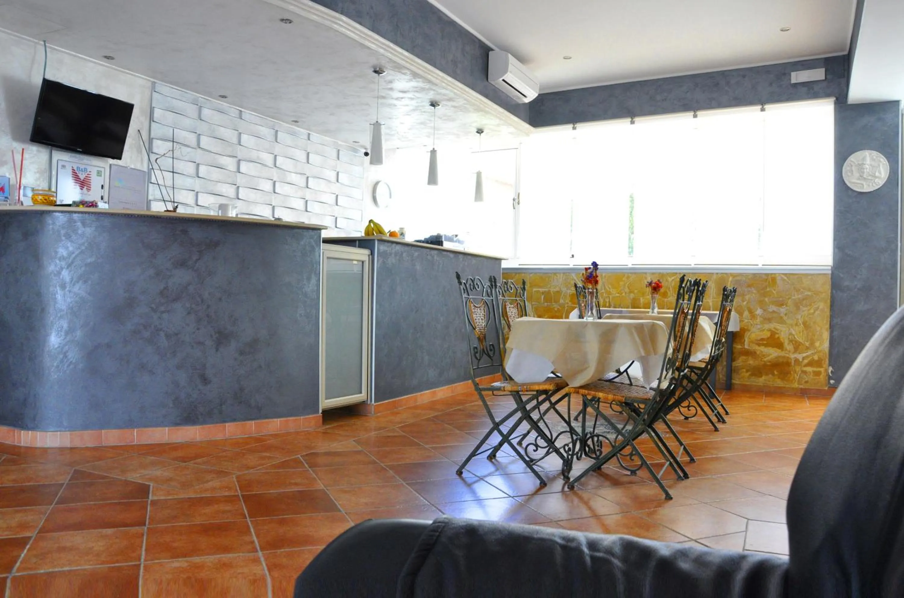 Communal lounge/ TV room in Bed and Breakfast Morghella