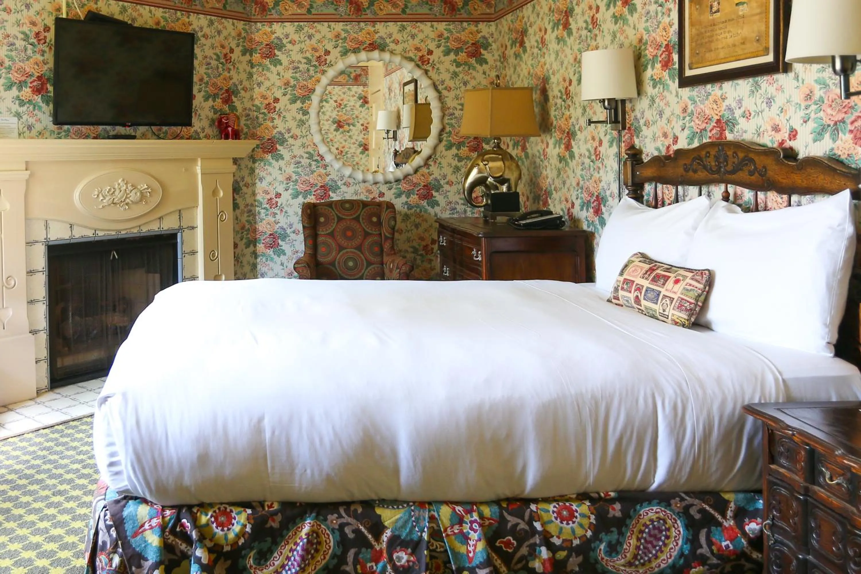 Bedroom, Bed in Petite Auberge