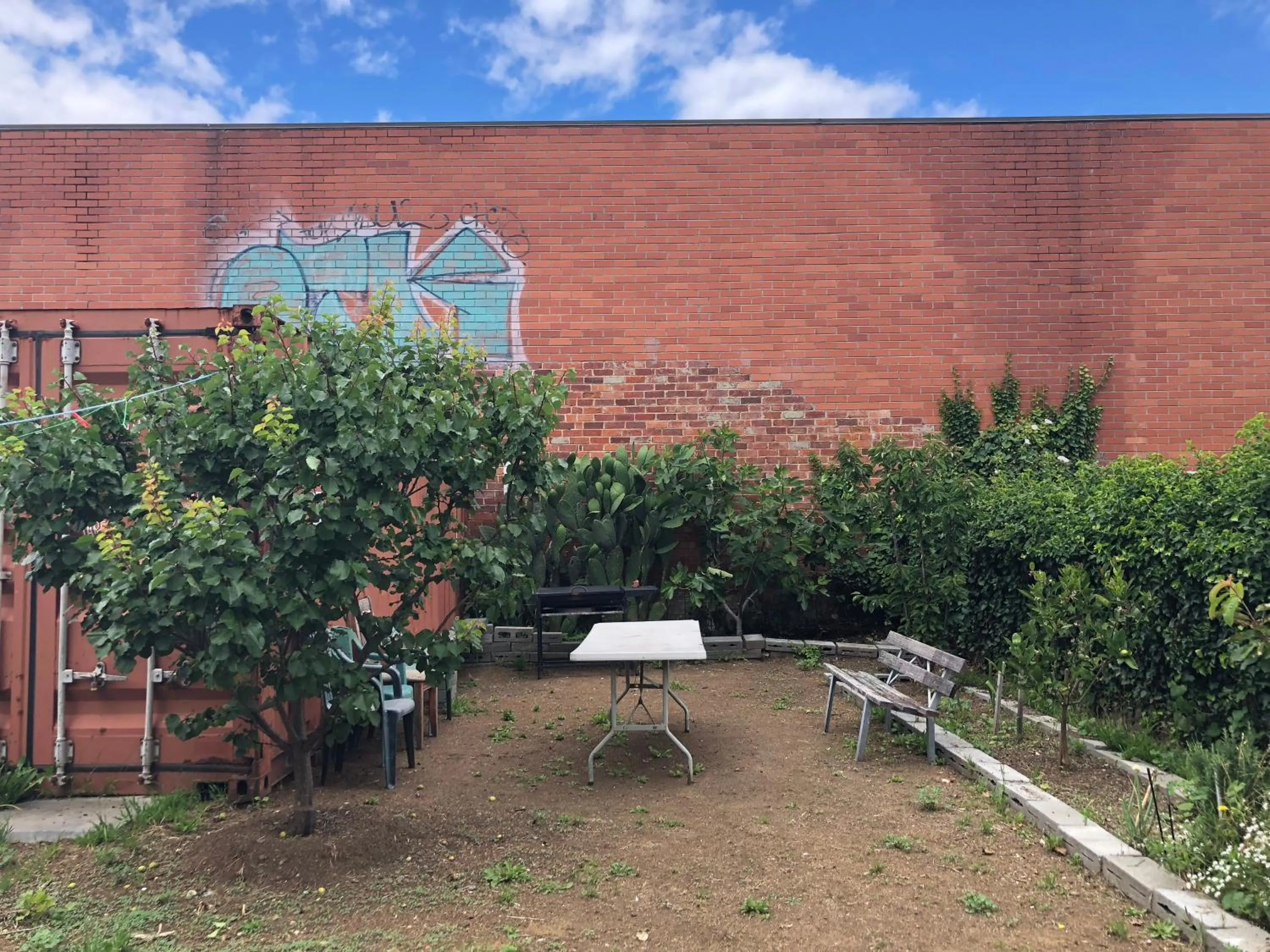 BBQ facilities in Narrara Backpackers Hobart
