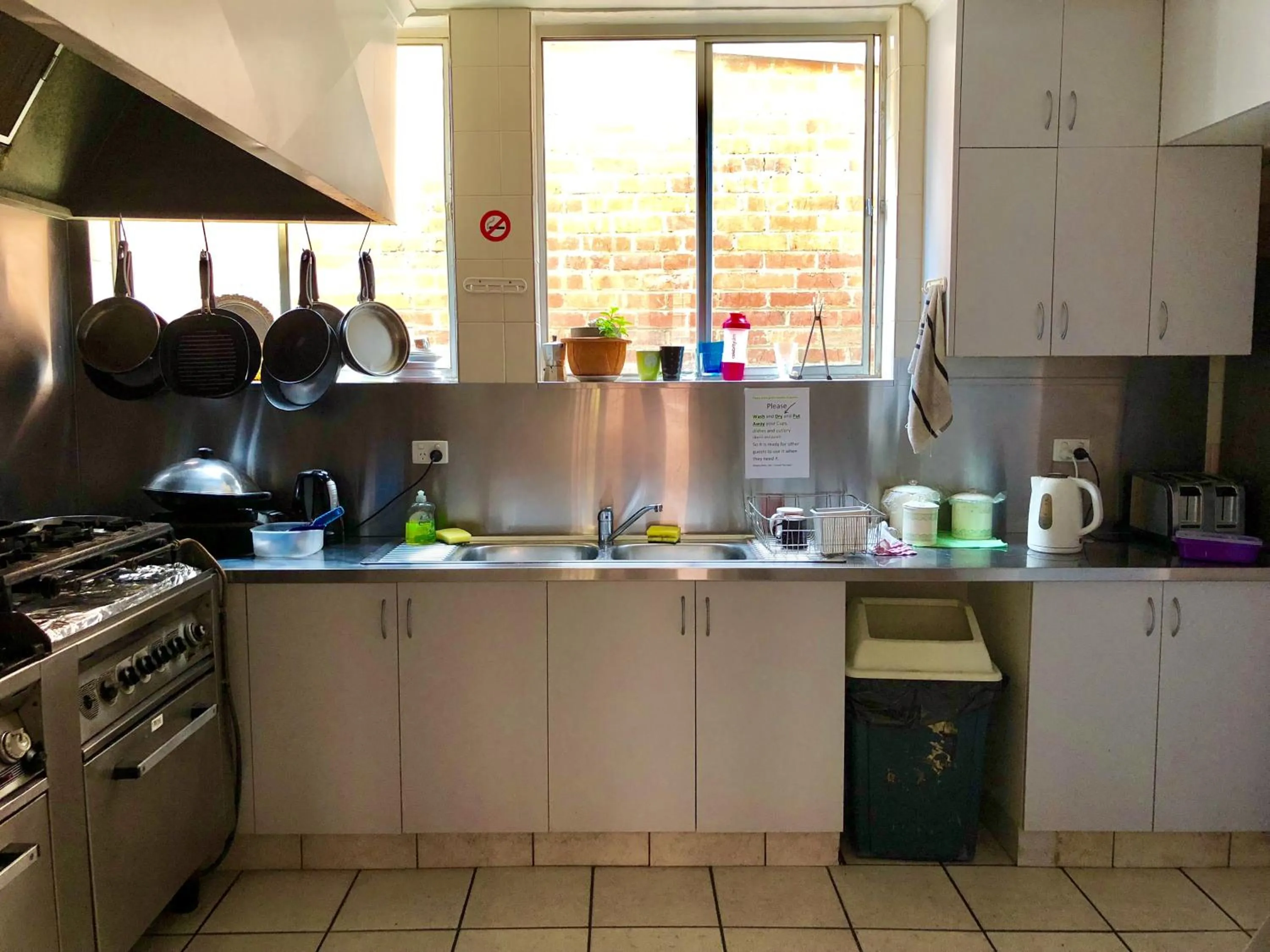 Communal kitchen in Narrara Backpackers Hobart