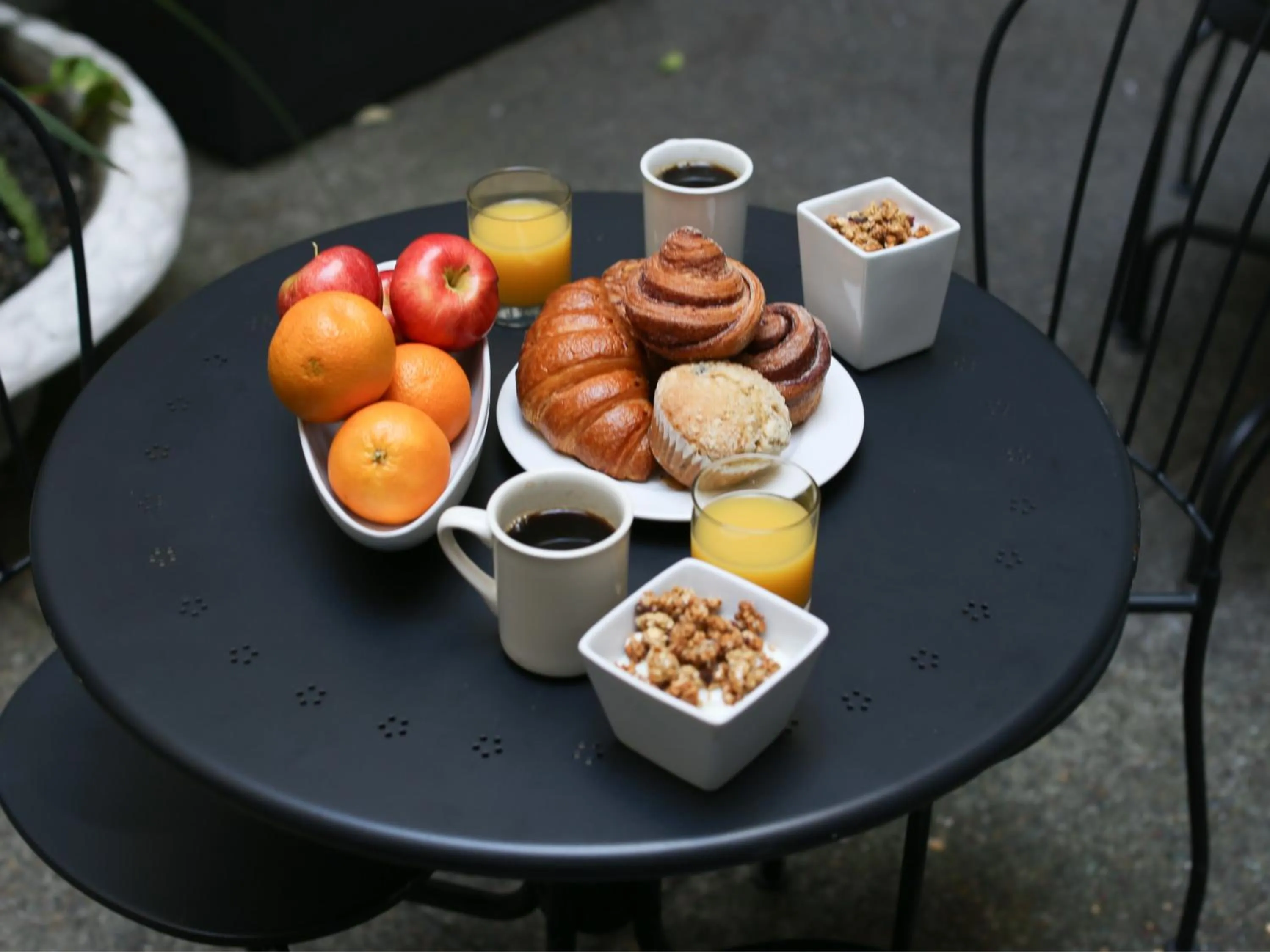 Breakfast in White Swan Inn