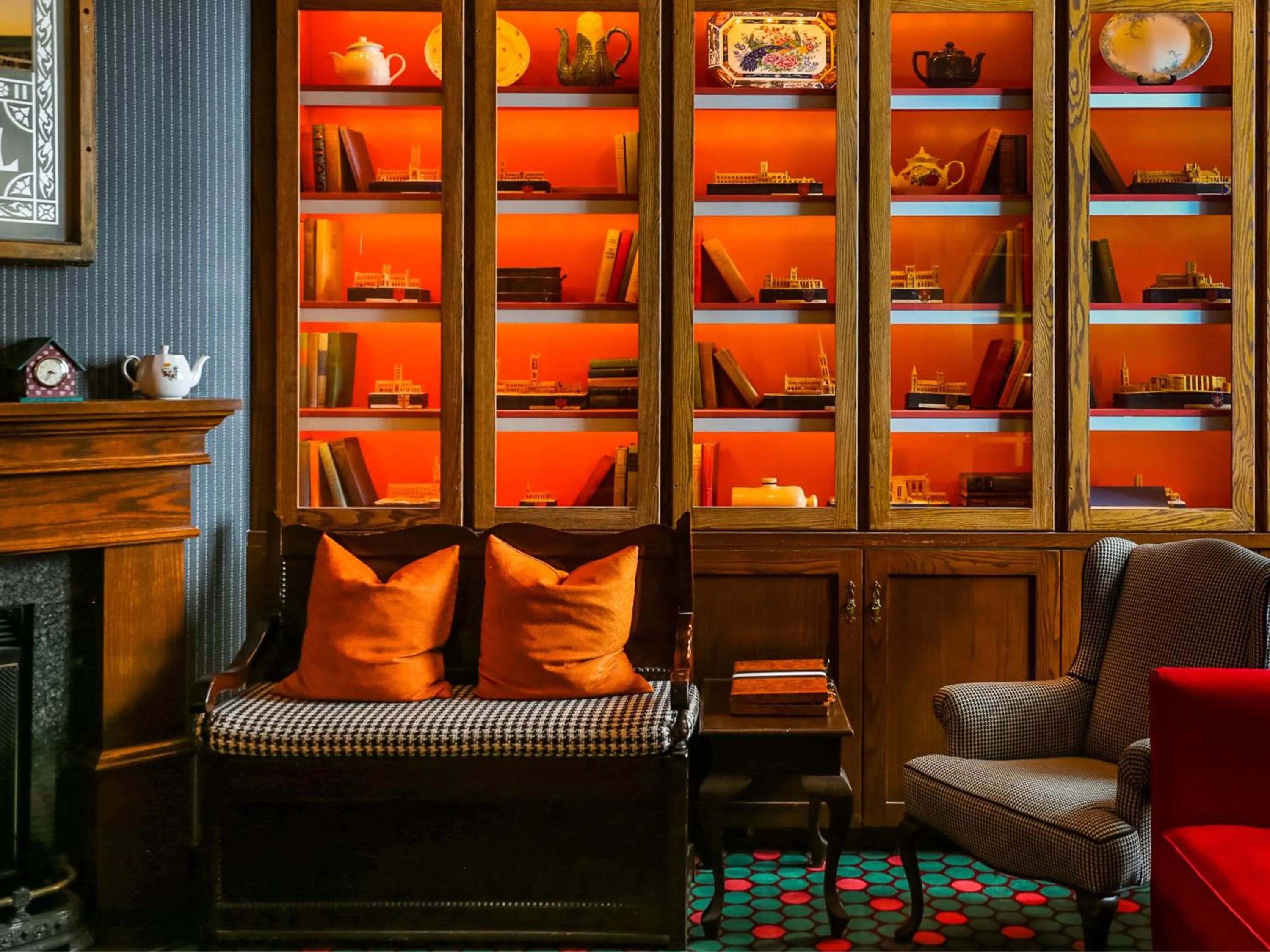 Library in White Swan Inn