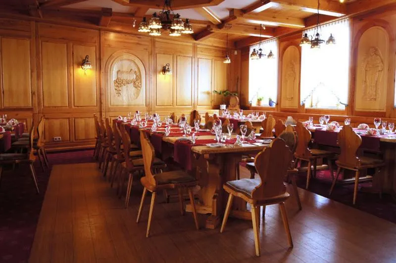 Restaurant/places to eat in Hotel Schloßblick Trebsen