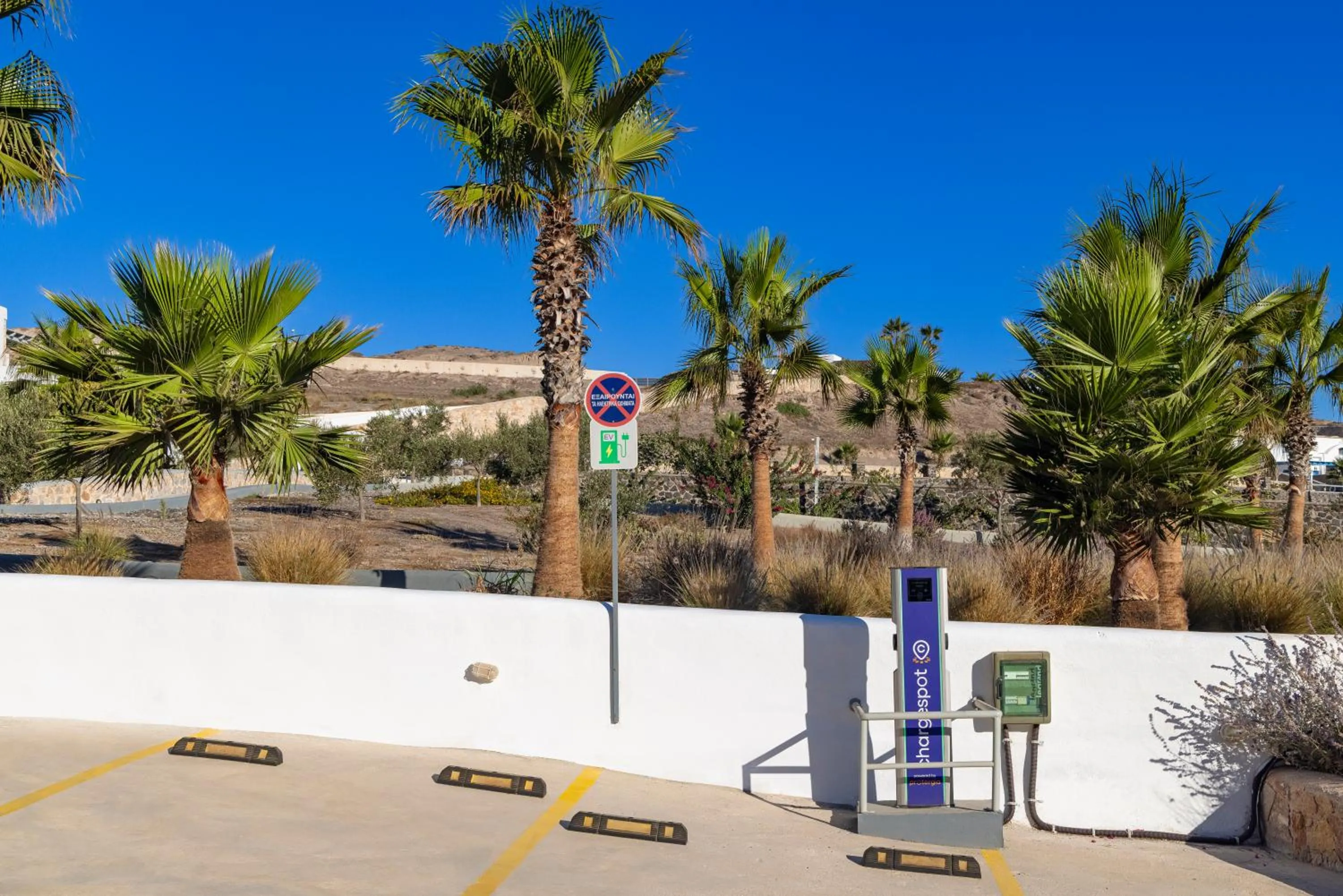 Parking in Desiterra Resort & Spa