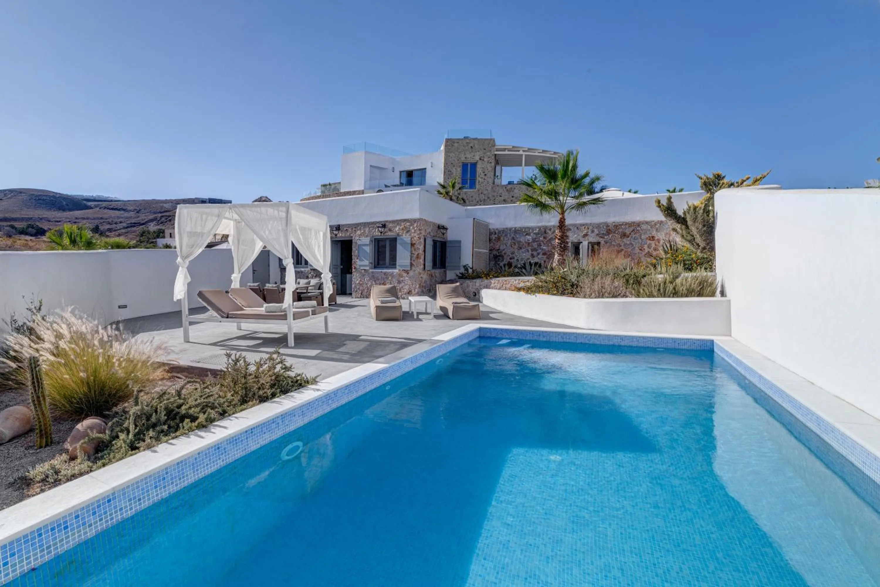 Swimming pool in Desiterra Resort & Spa