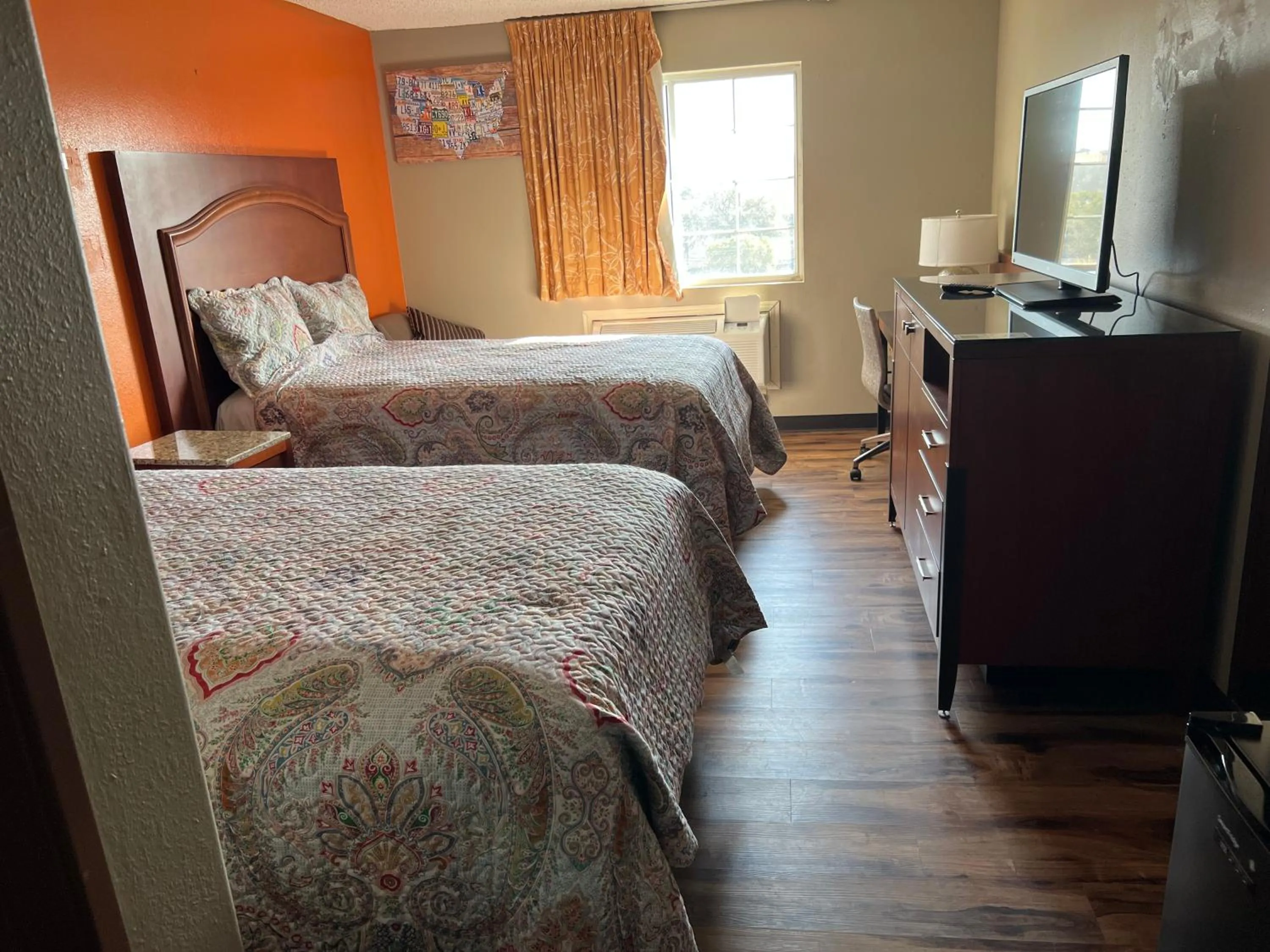 Bedroom, Bed in Econo Lodge San Antonio near SeaWorld - Medical Center