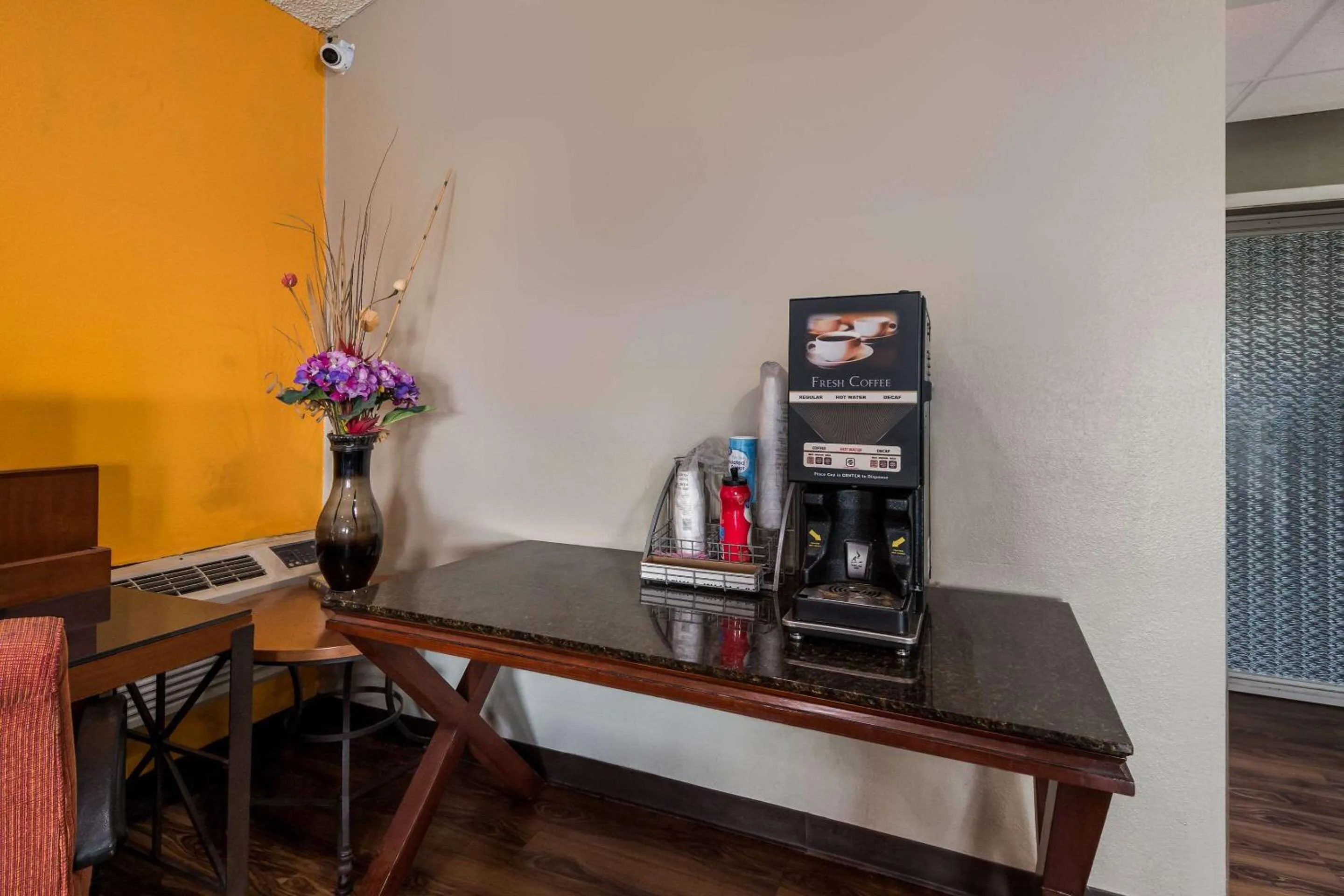 Breakfast in Econo Lodge San Antonio near SeaWorld - Medical Center