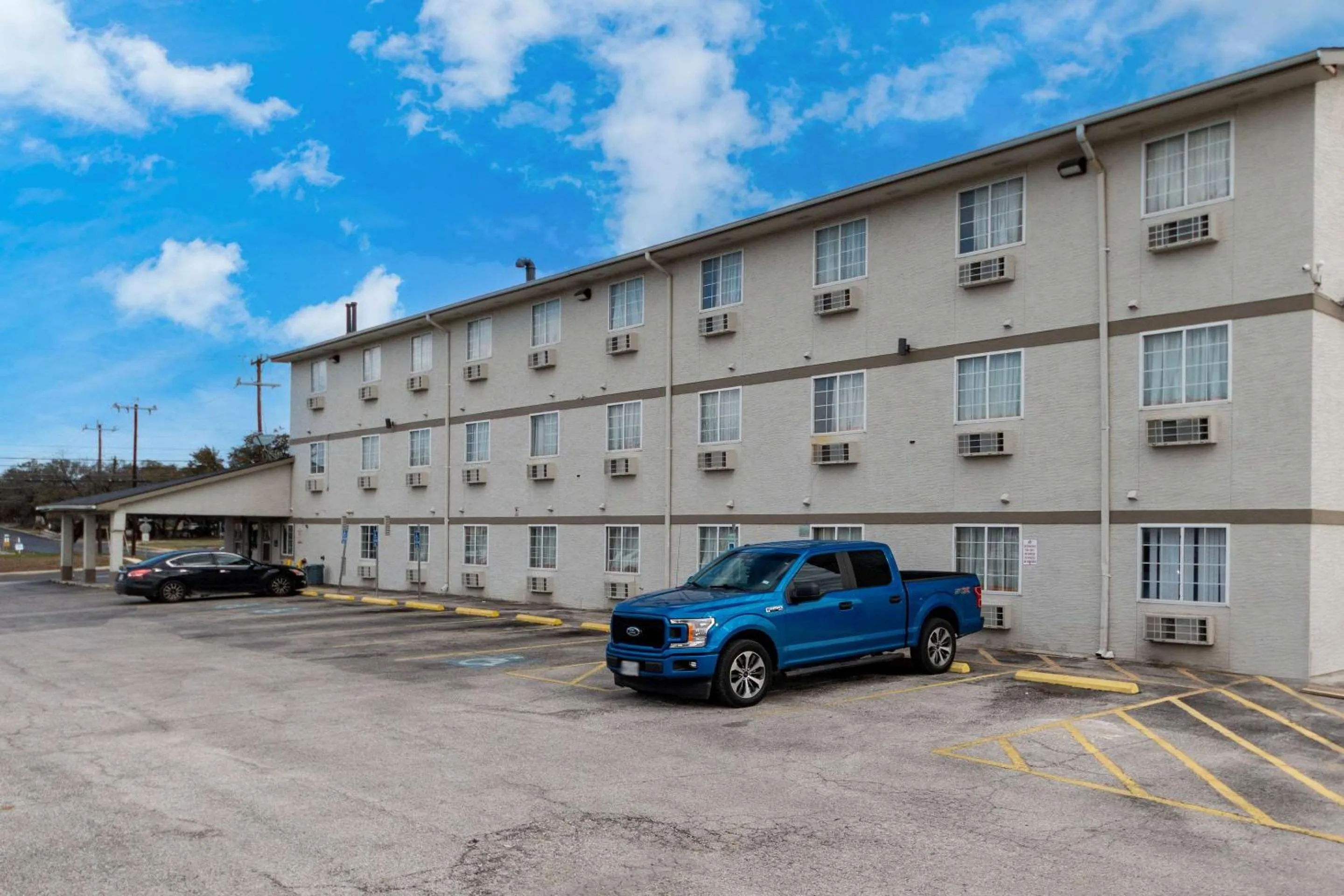 Property building in Econo Lodge San Antonio near SeaWorld - Medical Center