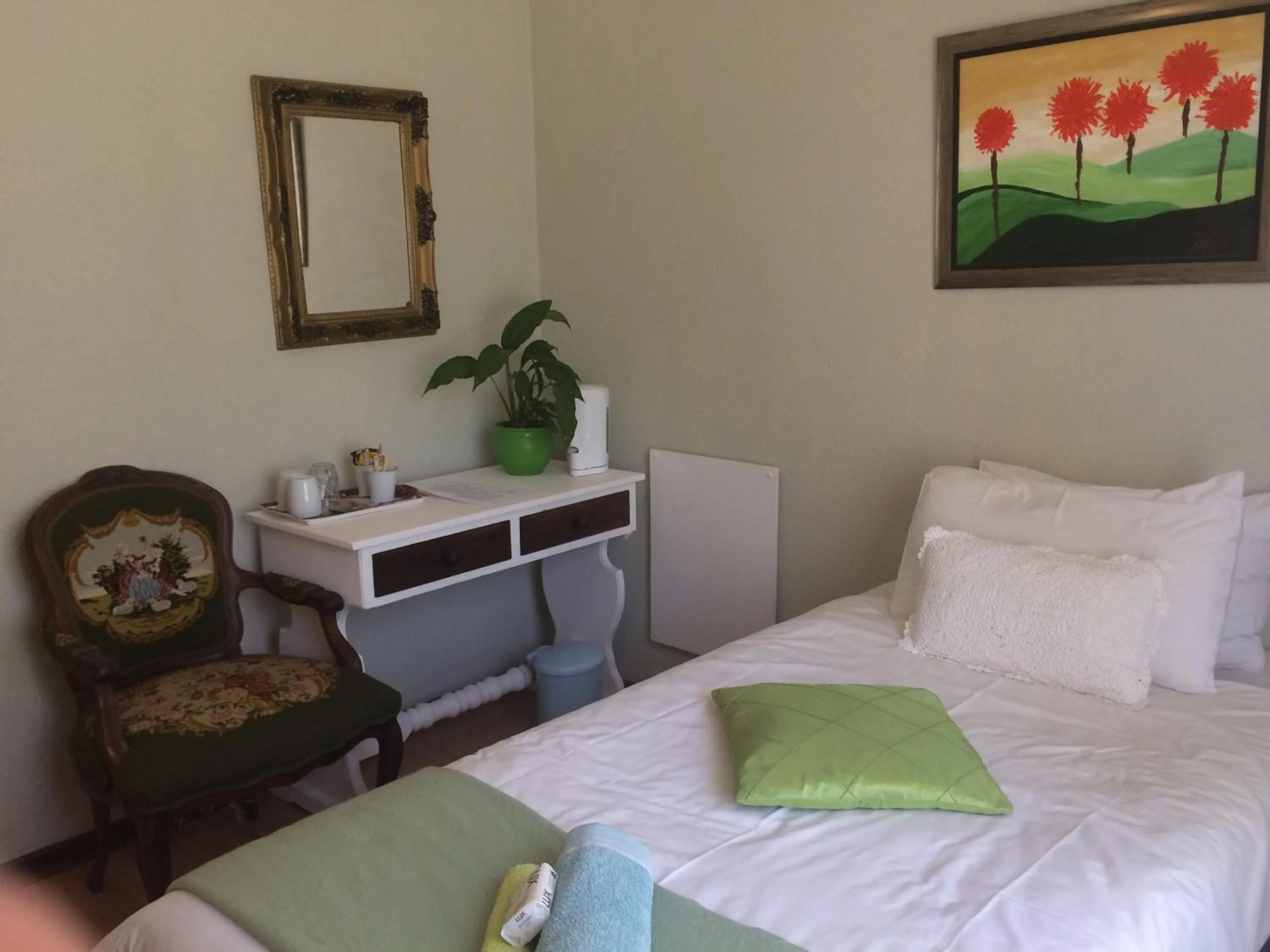 Photo of the whole room, Bed in At The View B&B