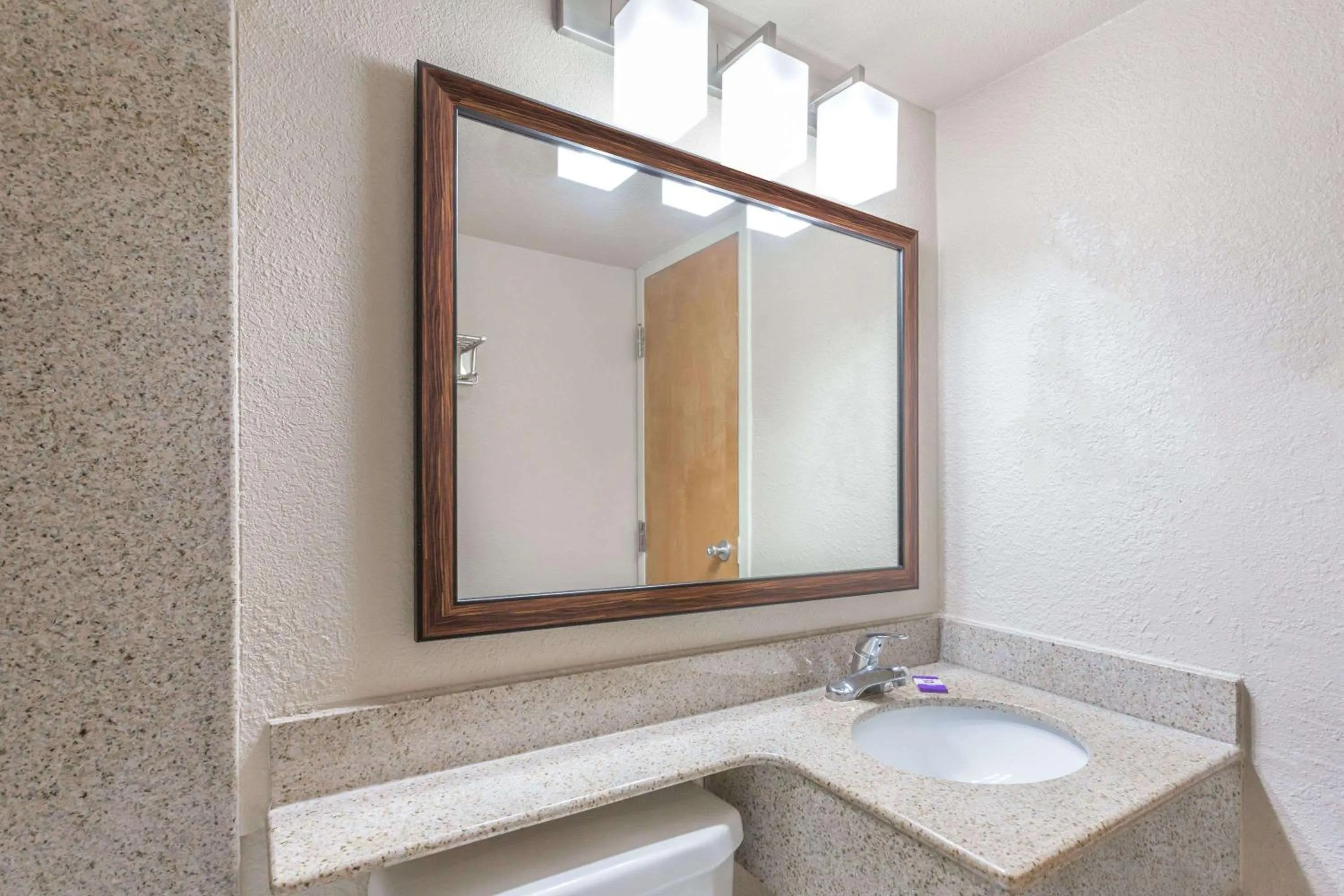 Photo of the whole room in Breeze Inn & Suites, Virginia Beach