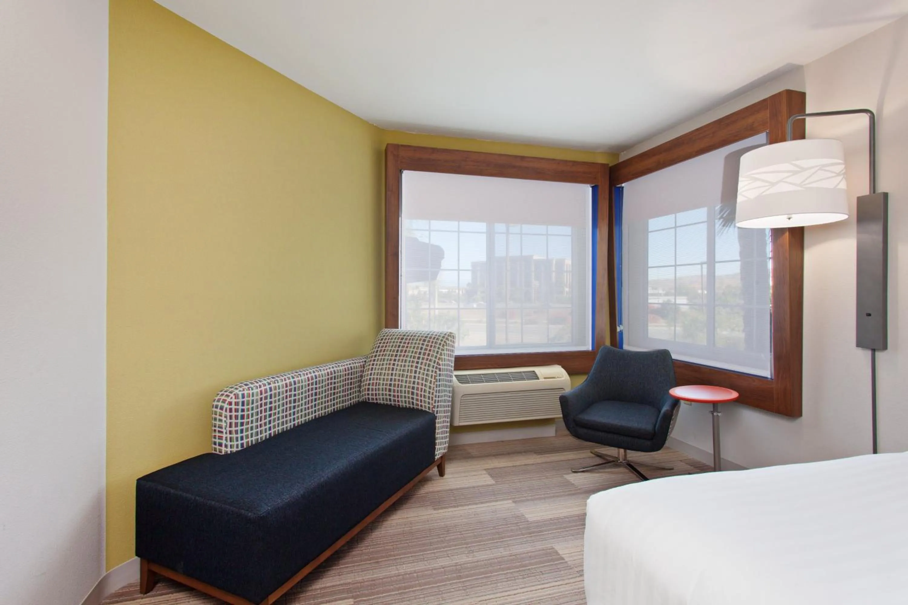 Photo of the whole room, Bed in Holiday Inn Express & Suites Corona by IHG