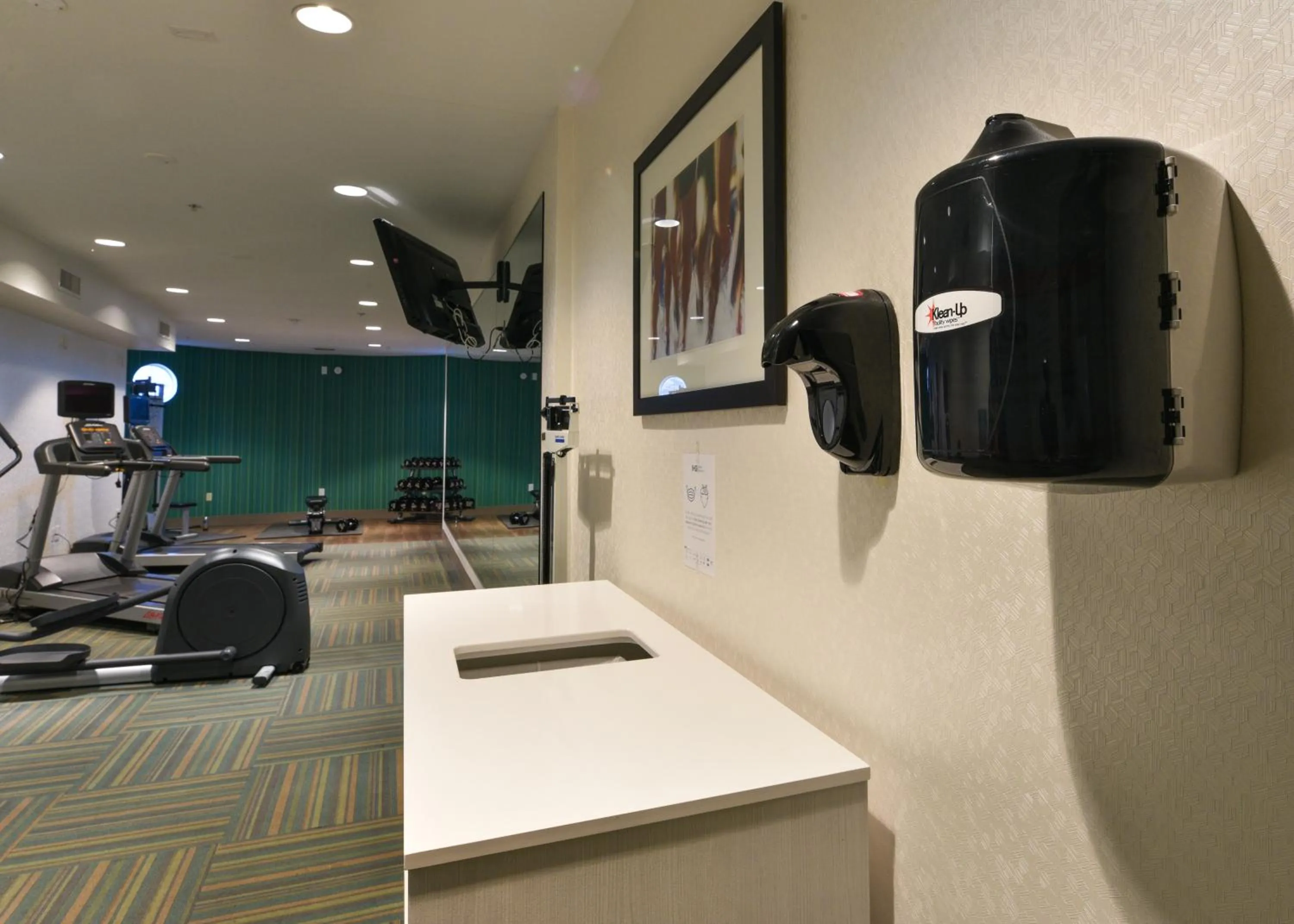 Fitness centre/facilities in Holiday Inn Express & Suites Corona by IHG