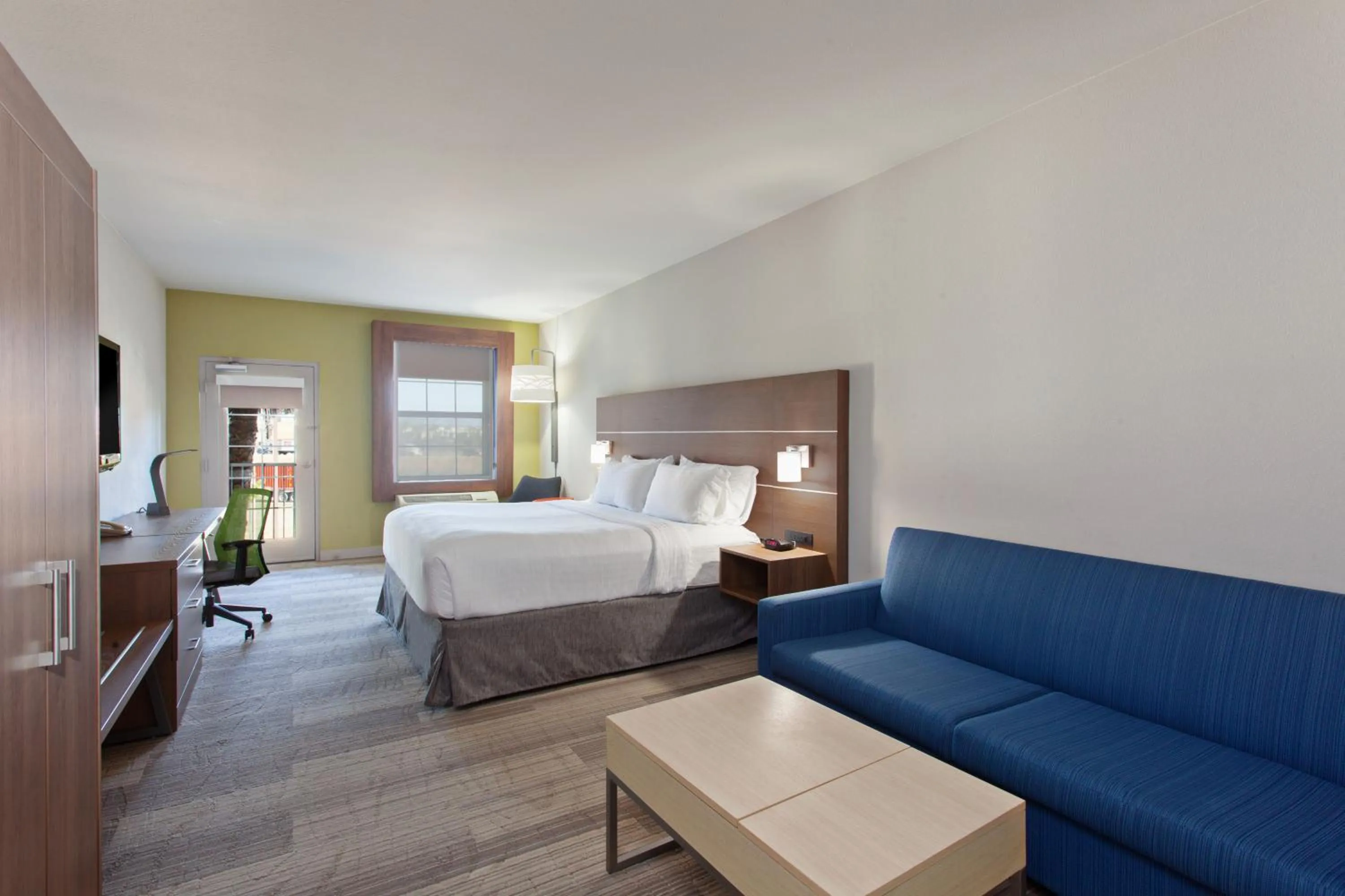 Photo of the whole room, Bed in Holiday Inn Express & Suites Corona by IHG