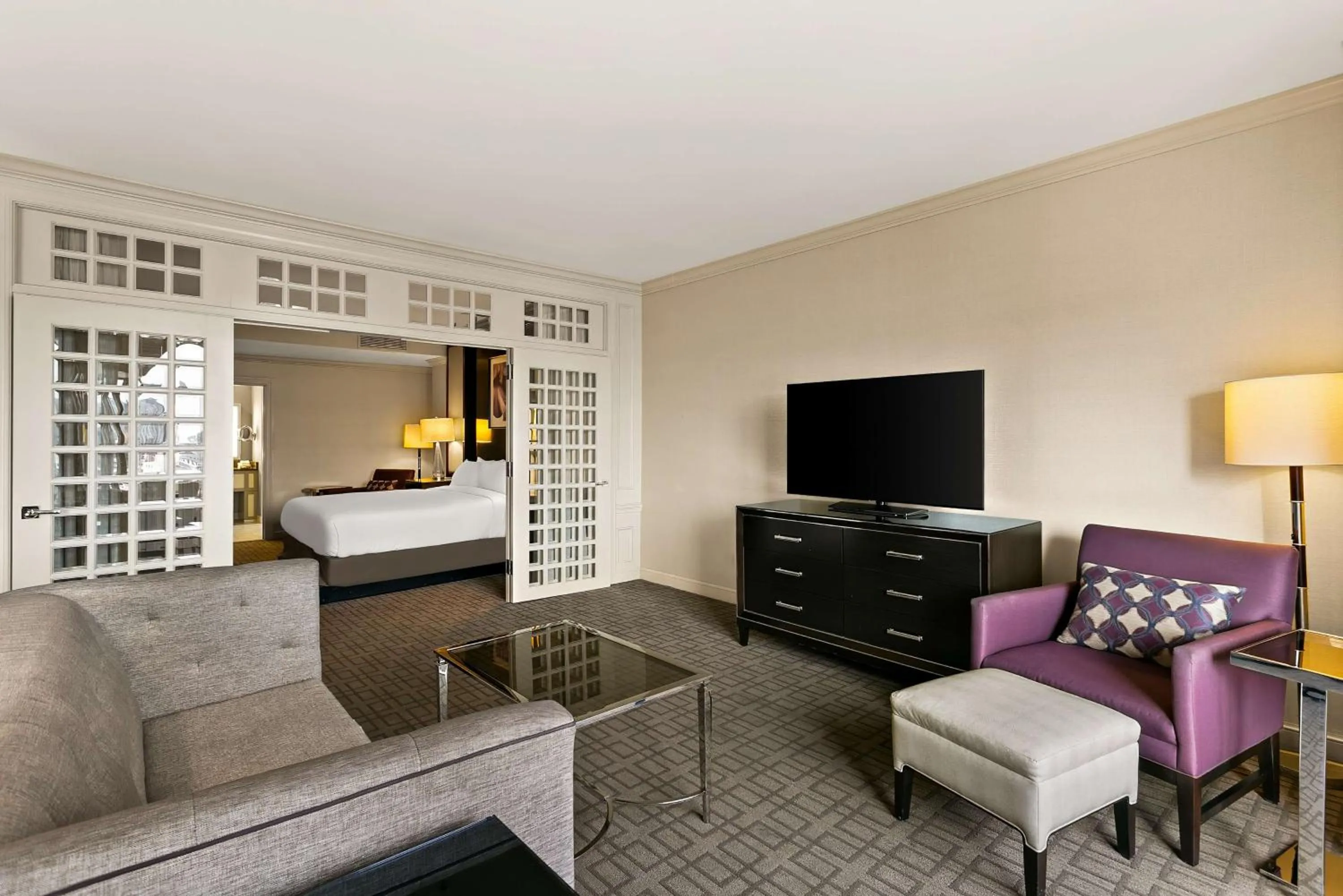 Bedroom in The Royal Sonesta Harbor Court Baltimore
