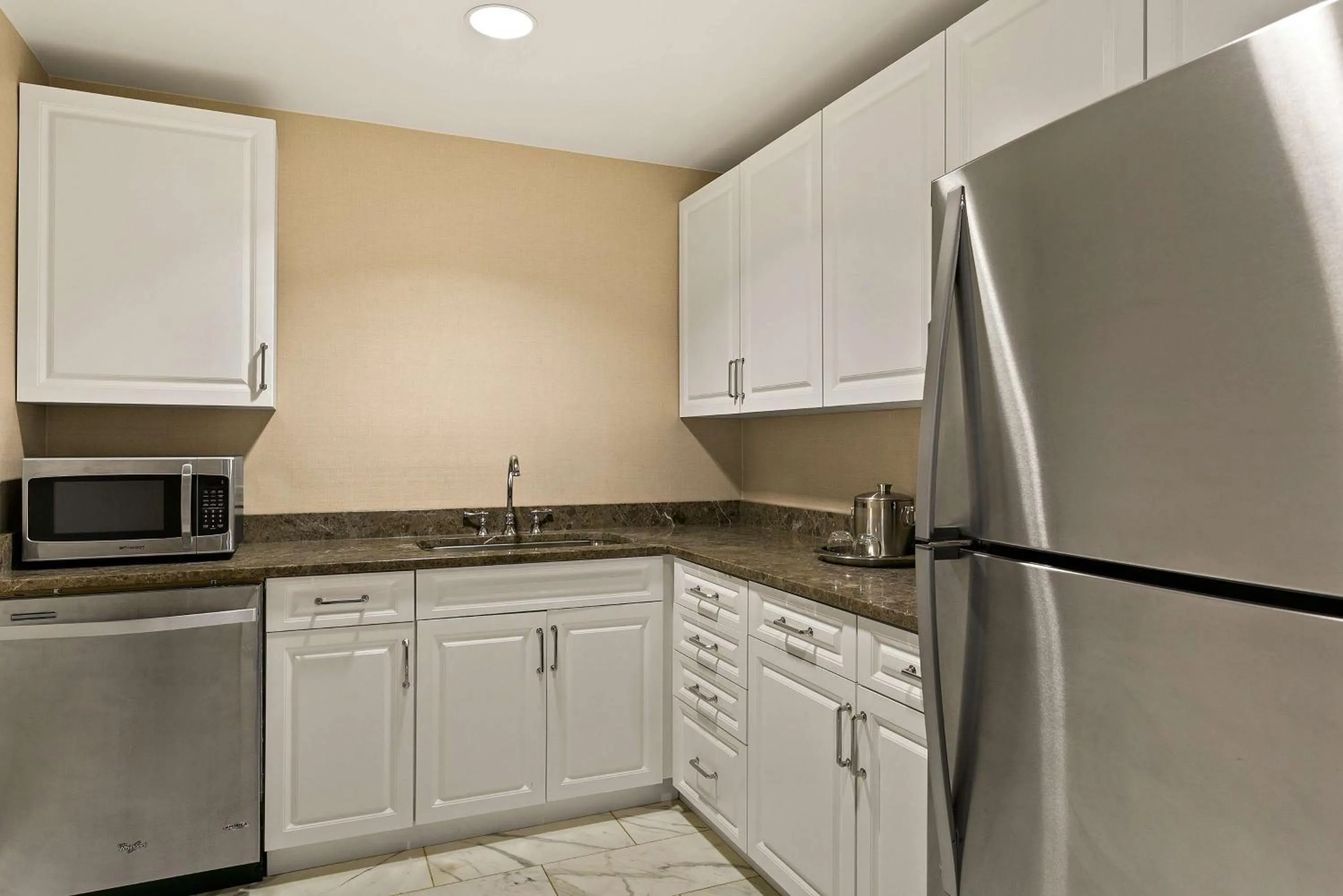 Bedroom in The Royal Sonesta Harbor Court Baltimore