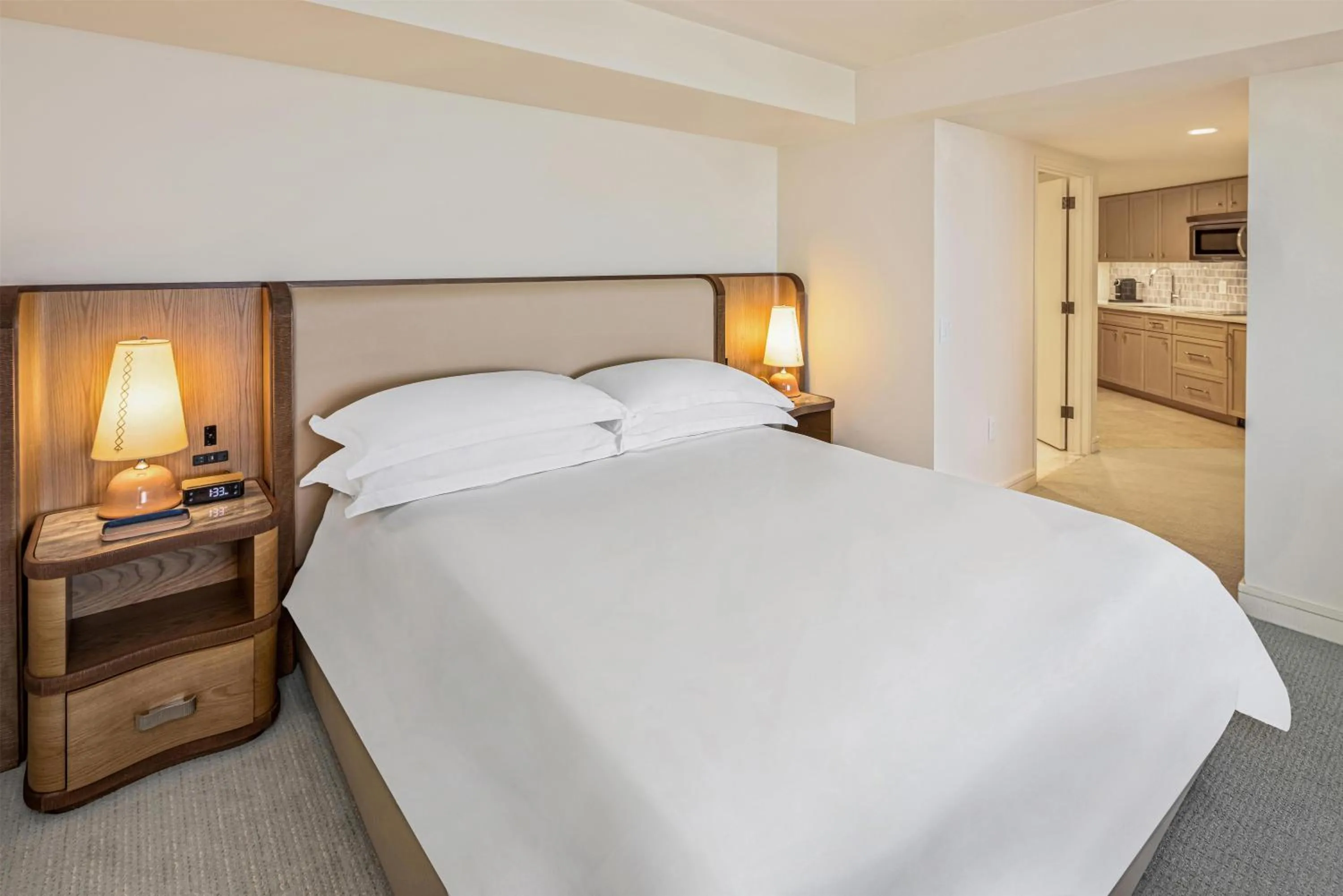 Bed in Ka Laʻi Waikiki Beach, LXR Hotels & Resorts