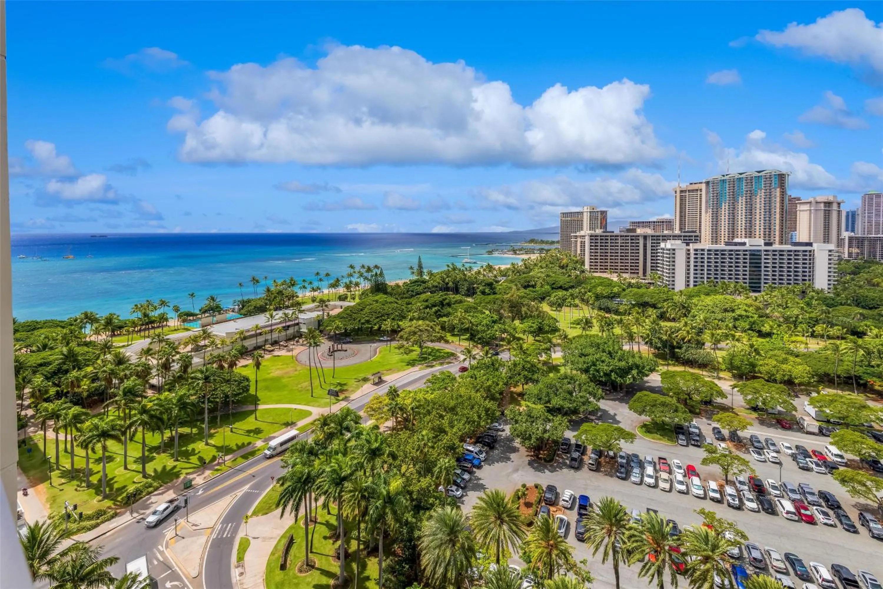 Living room in Ka Laʻi Waikiki Beach, LXR Hotels & Resorts