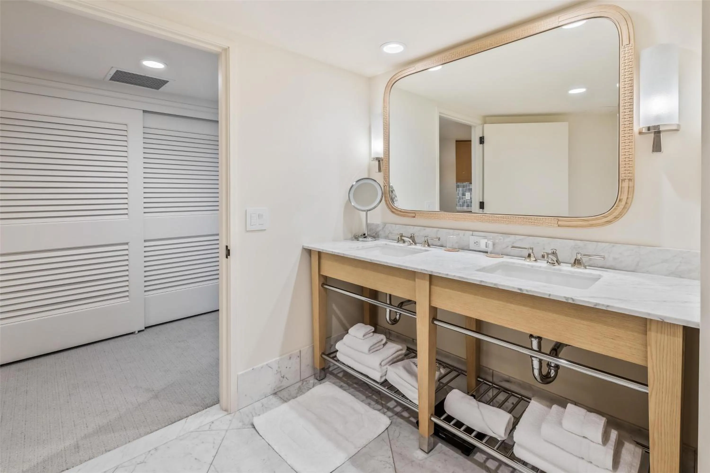 Bathroom in Ka Laʻi Waikiki Beach, LXR Hotels & Resorts