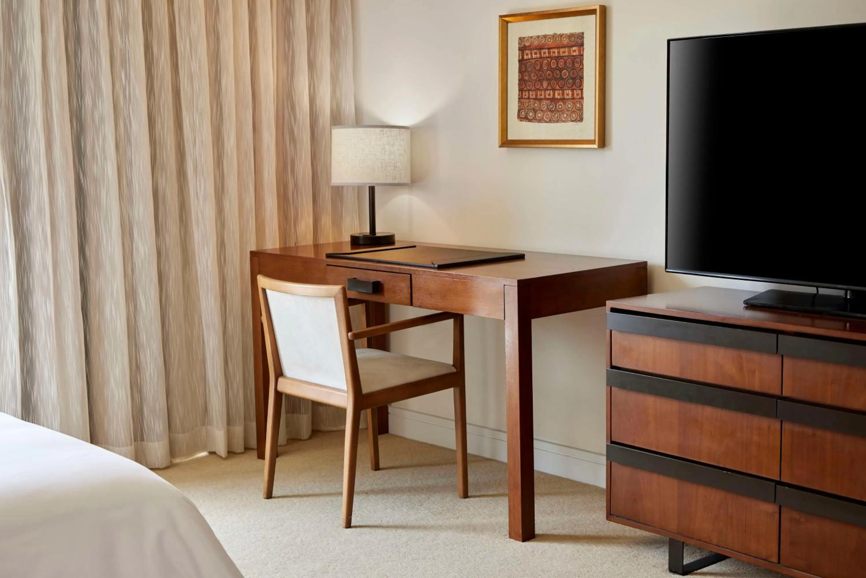 Bedroom, Bed in Trump International Hotel Waikiki