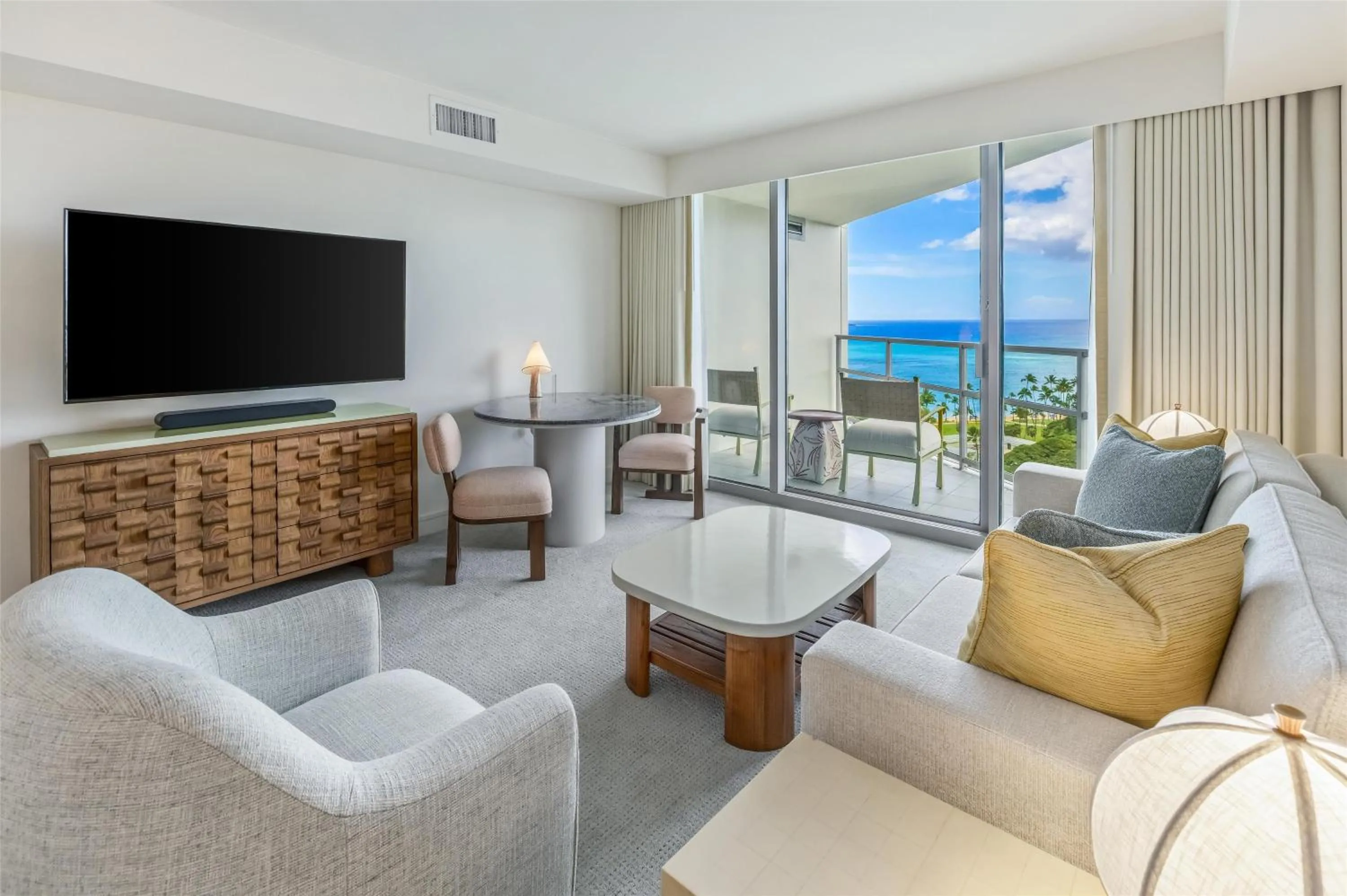 Living room in Ka Laʻi Waikiki Beach, LXR Hotels & Resorts