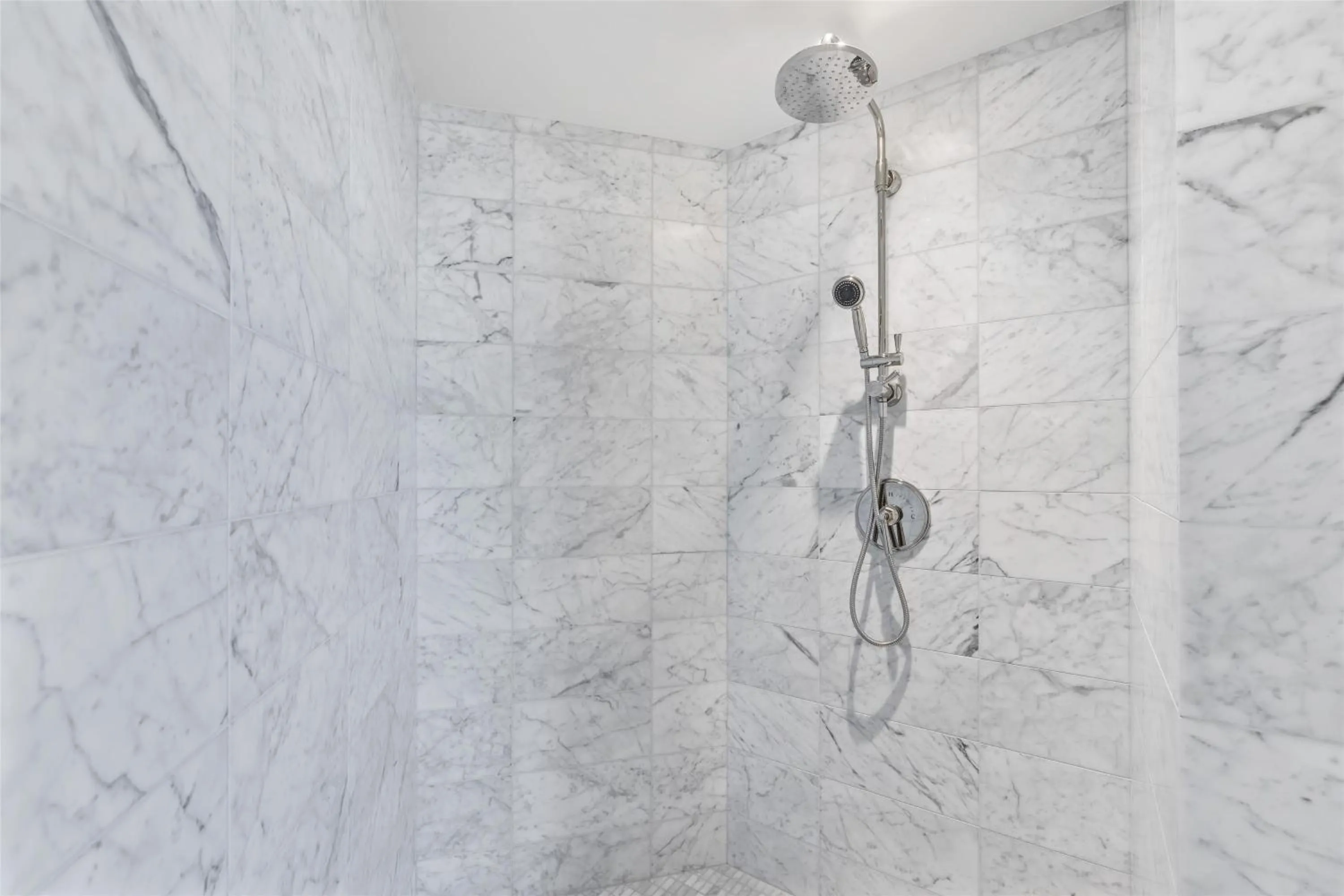 Bathroom in Ka Laʻi Waikiki Beach, LXR Hotels & Resorts