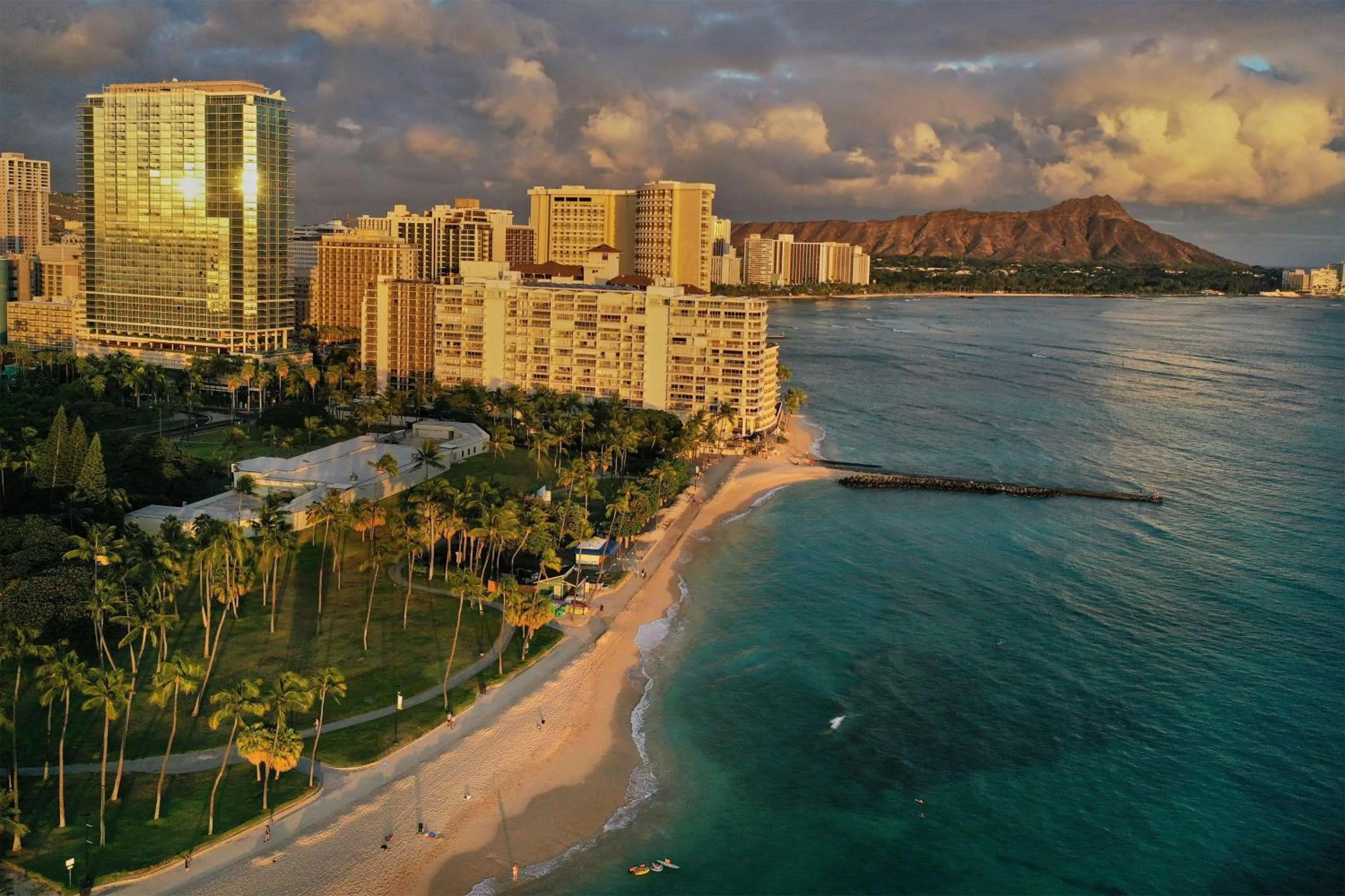 Property building in Ka Laʻi Waikiki Beach, LXR Hotels & Resorts