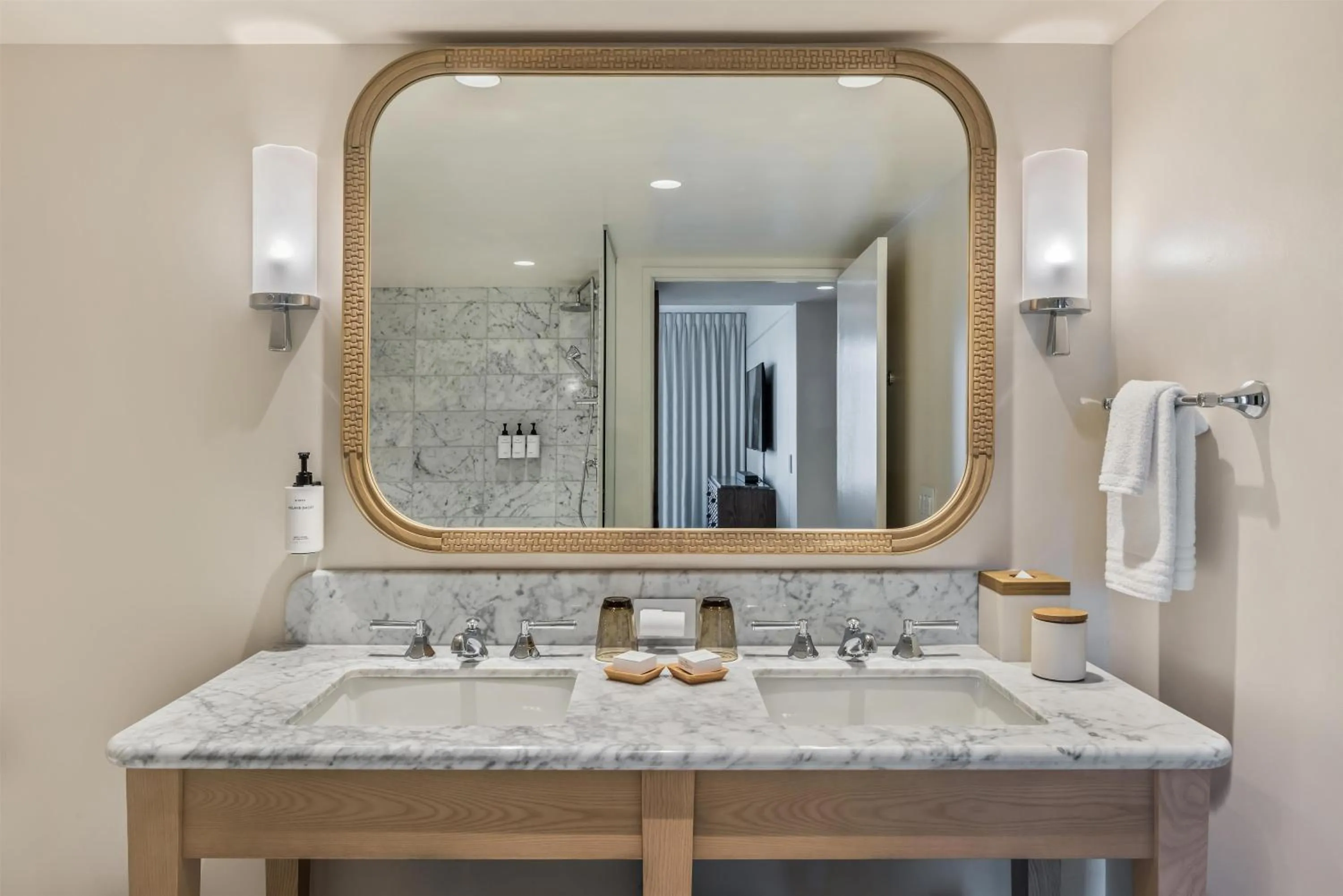 Bathroom in Ka Laʻi Waikiki Beach, LXR Hotels & Resorts