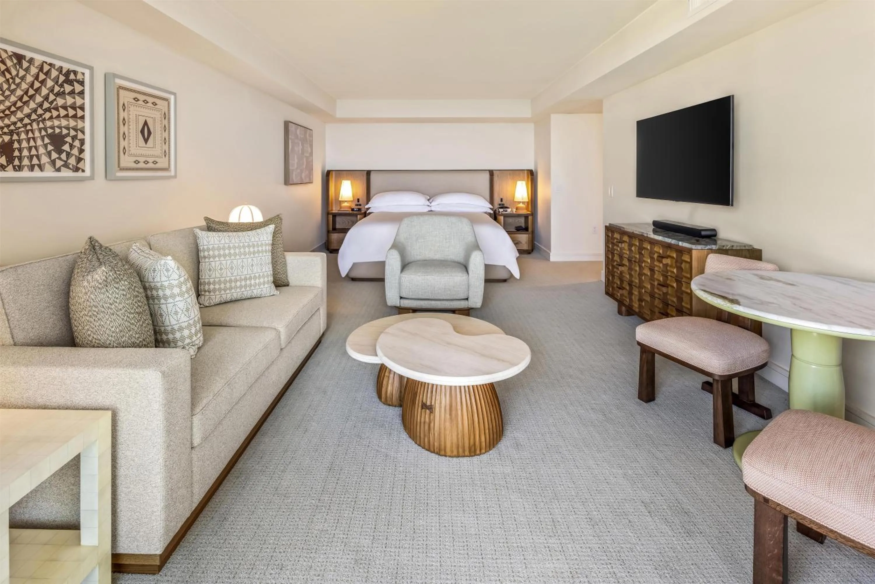 Bed in Ka Laʻi Waikiki Beach, LXR Hotels & Resorts