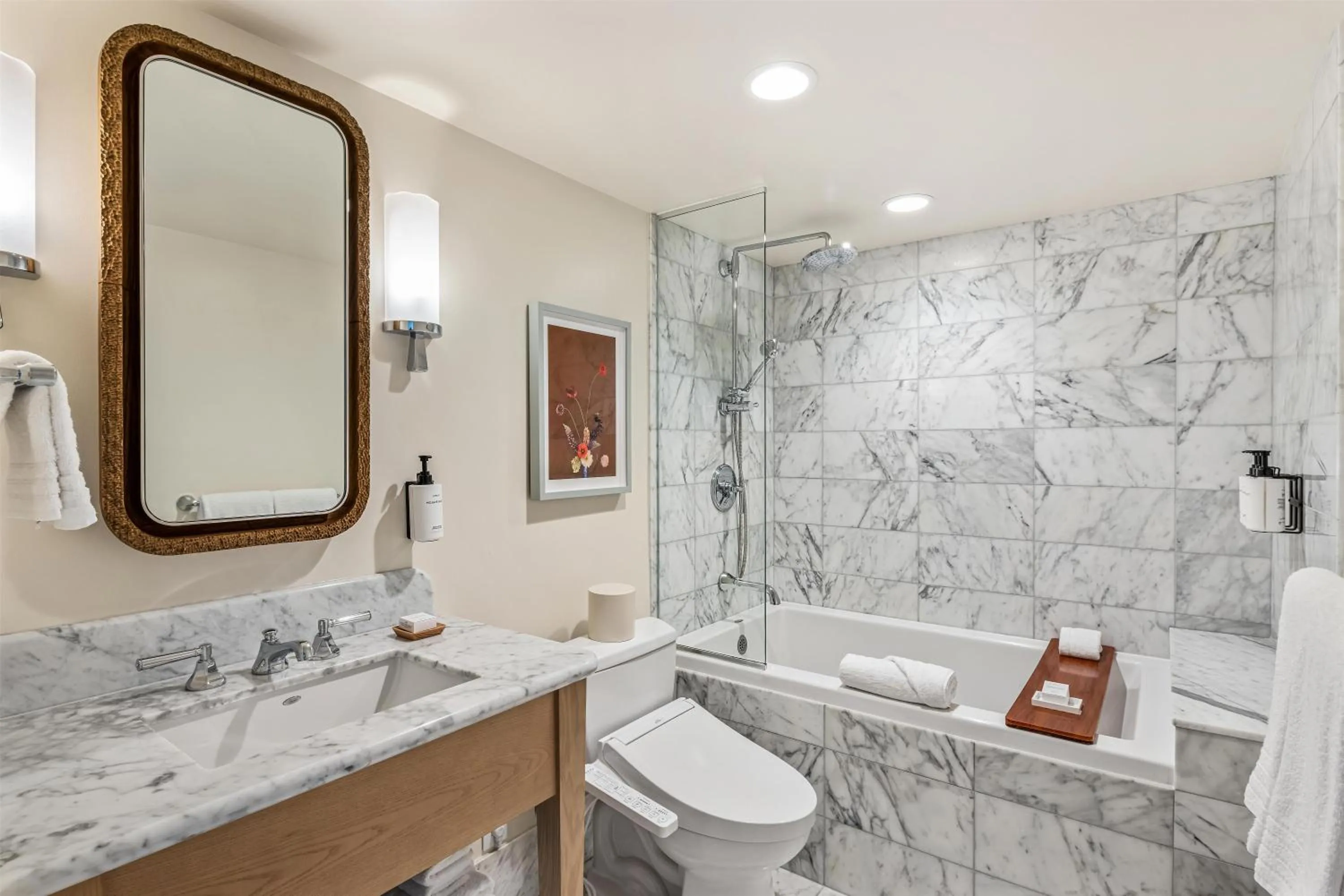 Bathroom in Ka Laʻi Waikiki Beach, LXR Hotels & Resorts