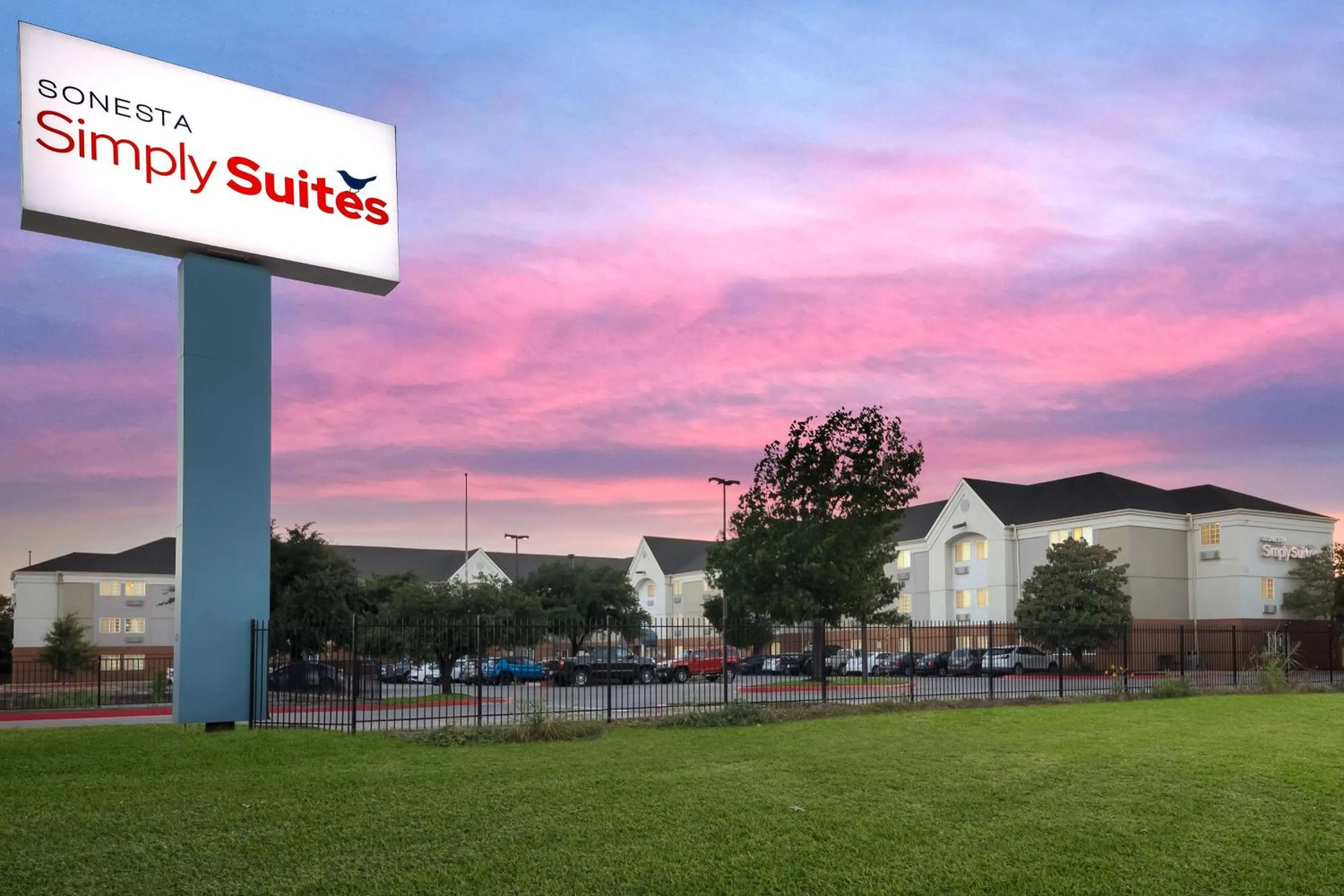 Property building in Sonesta Simply Suites Austin South