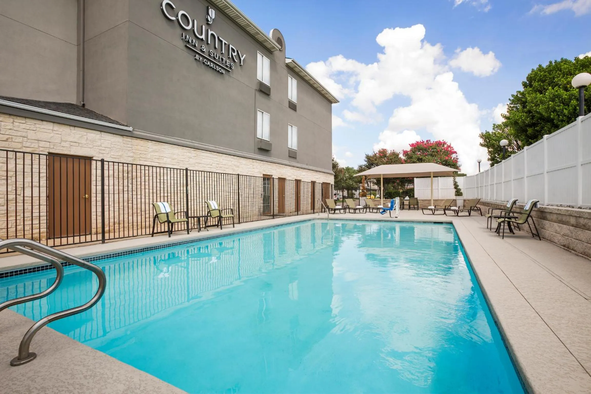 Property building in Country Inn & Suites by Radisson, Austin North Pflugerville , TX