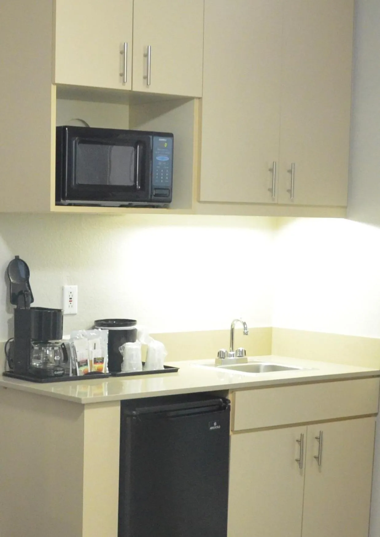 Coffee/tea facilities in Country Inn & Suites by Radisson, Austin North Pflugerville , TX