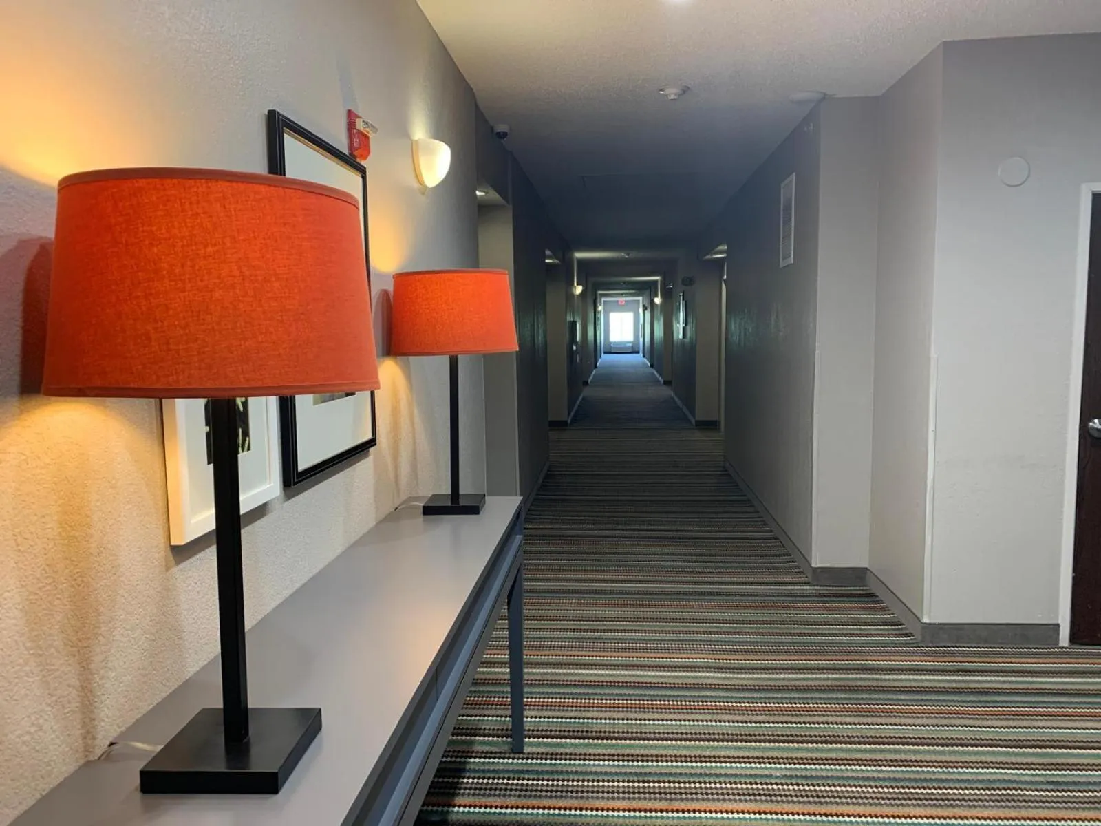 Property building, Bed in Country Inn & Suites by Radisson, Austin North Pflugerville , TX